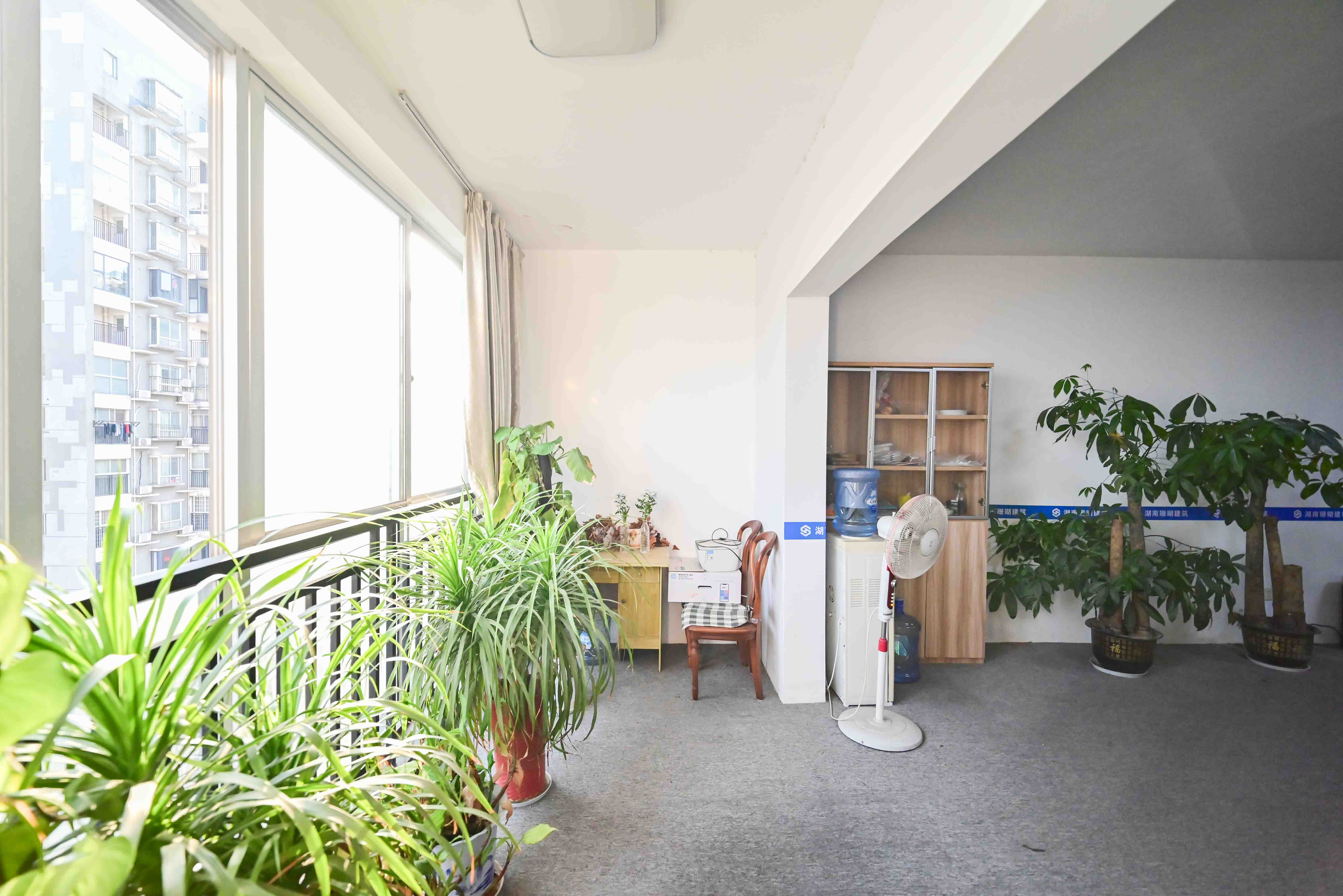 香樟景苑  4室2厅2卫   178.00万阳台