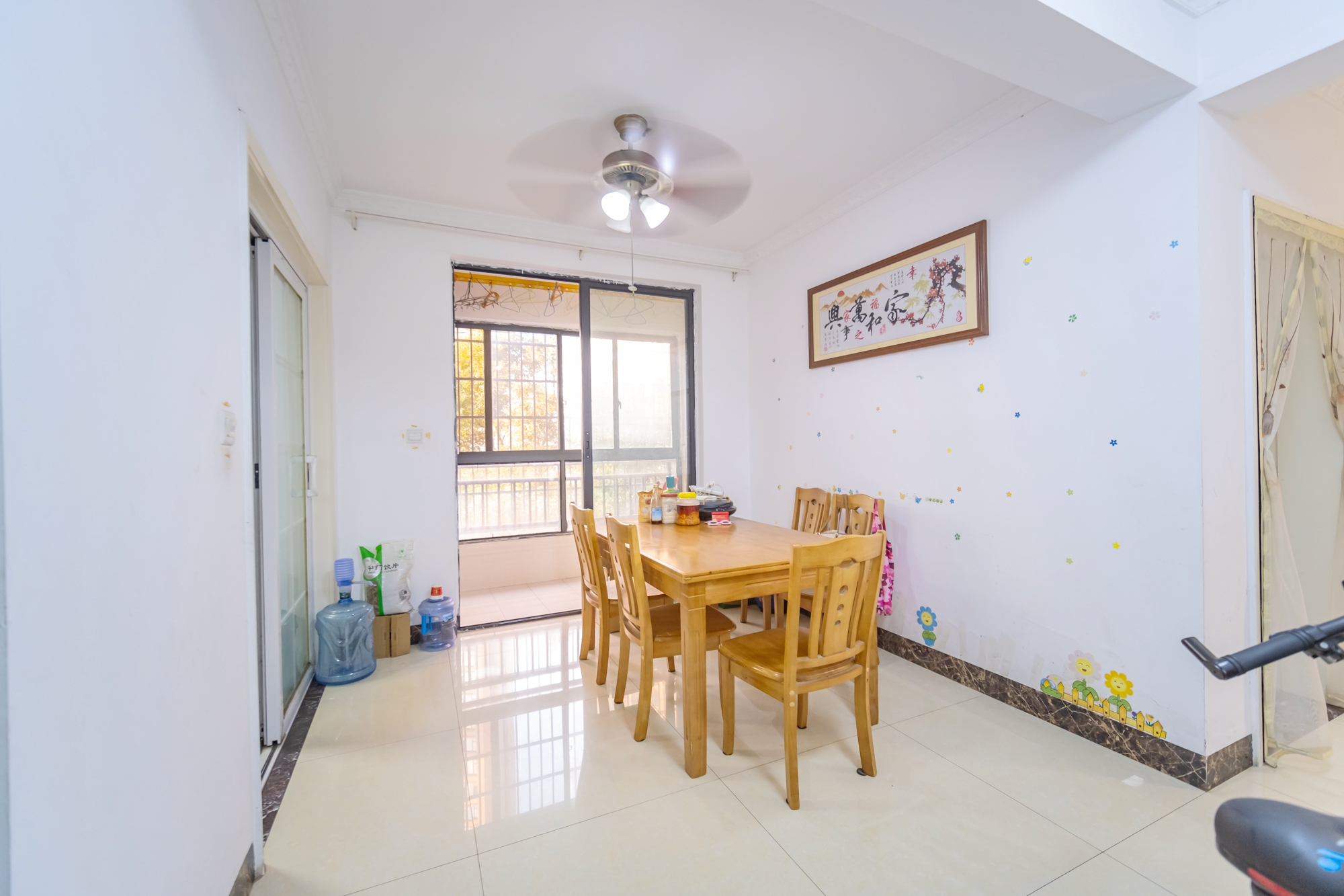 三一街区 3室2厅1卫 92.72万 三一街区 3室2厅1卫 92.72万客厅