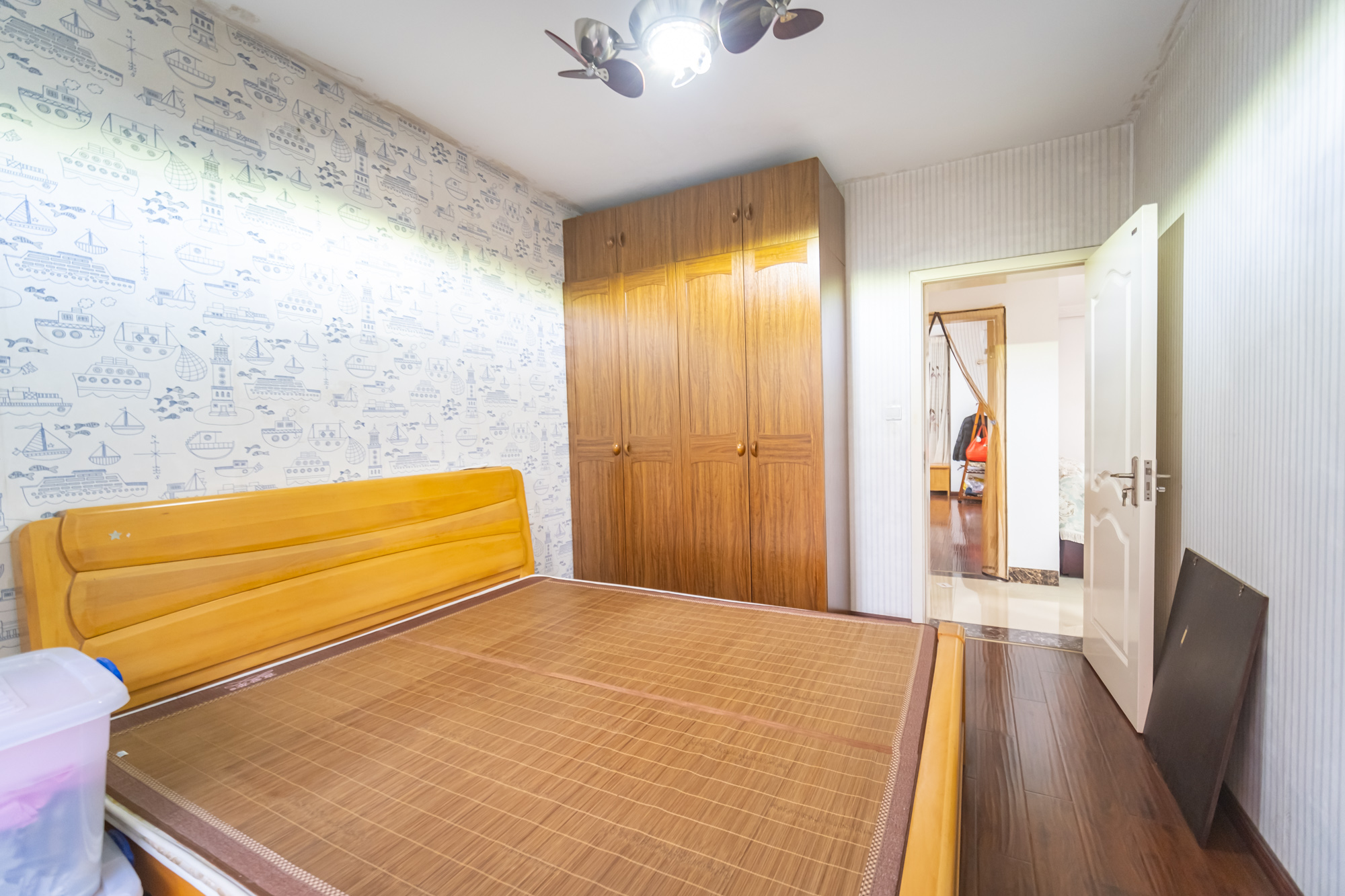 三一街区 3室2厅1卫 92.72万 三一街区 3室2厅1卫 92.72万卧室