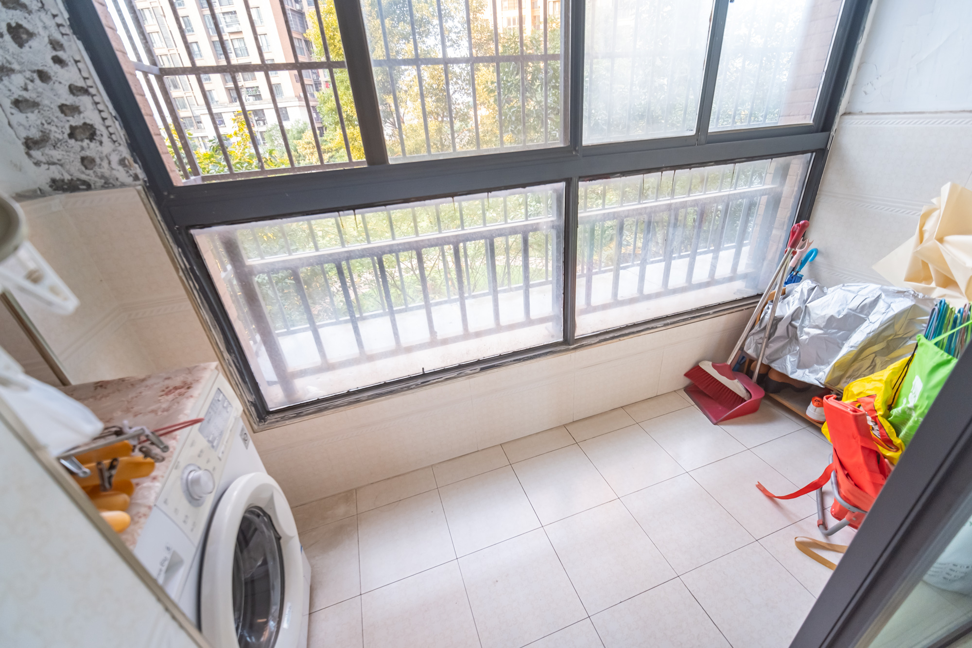 三一街区 3室2厅1卫 92.72万 三一街区 3室2厅1卫 92.72万阳台