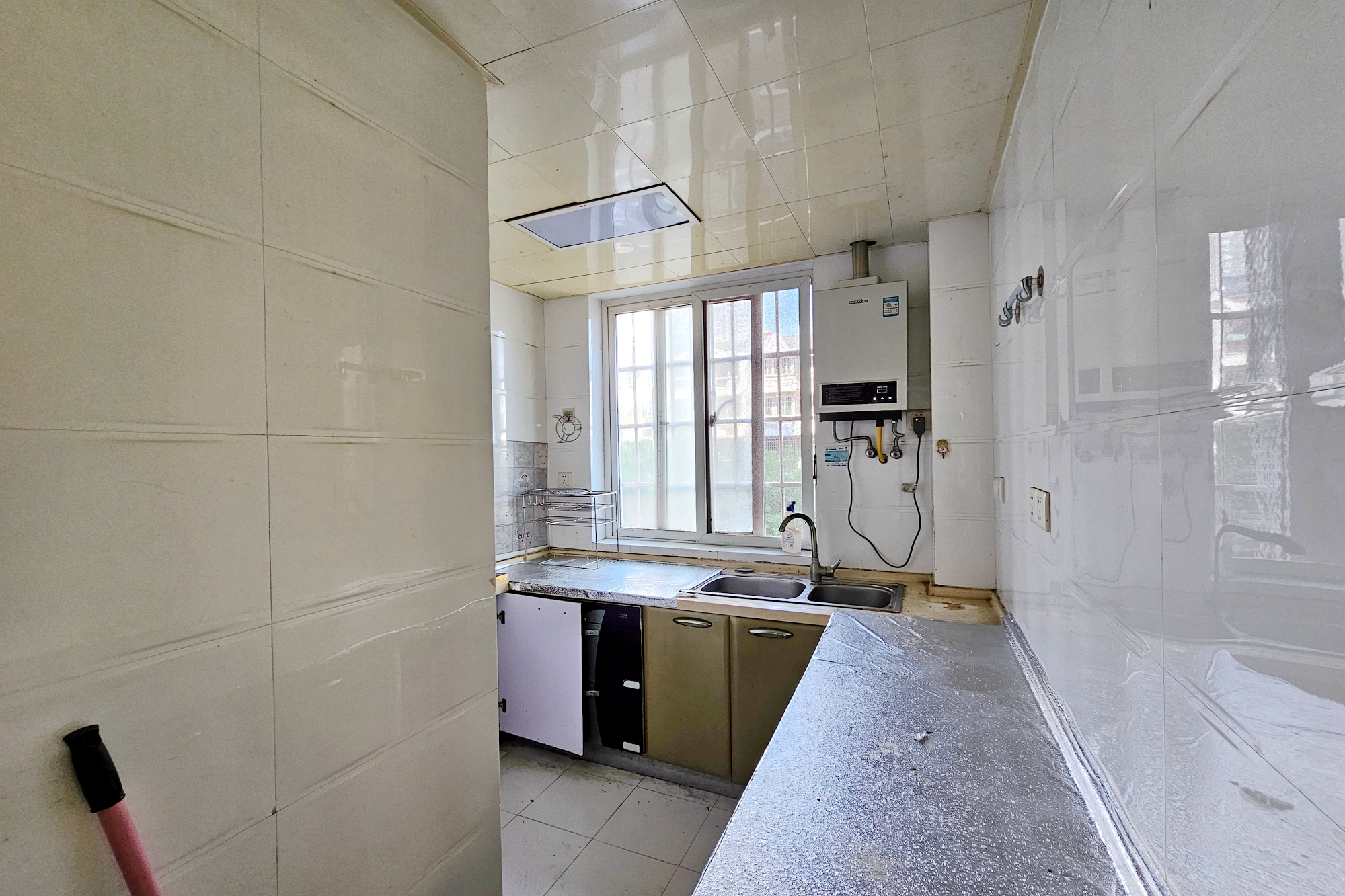 一品东庭 3室2厅2卫 74.0万 一品东庭 3室2厅2卫 74.0万厨房