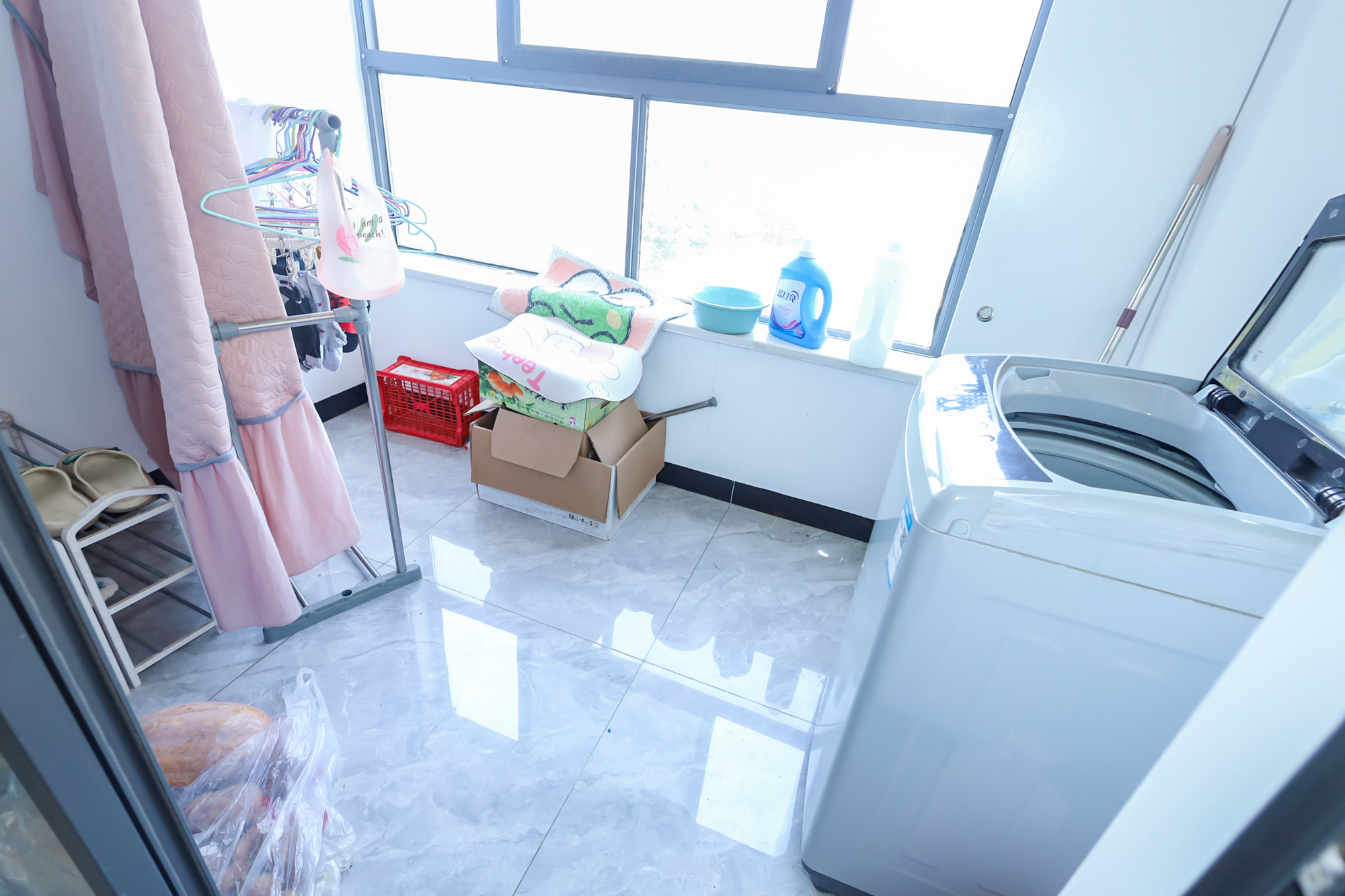 金鹰玖珑山  3室2厅2卫   100.00万阳台