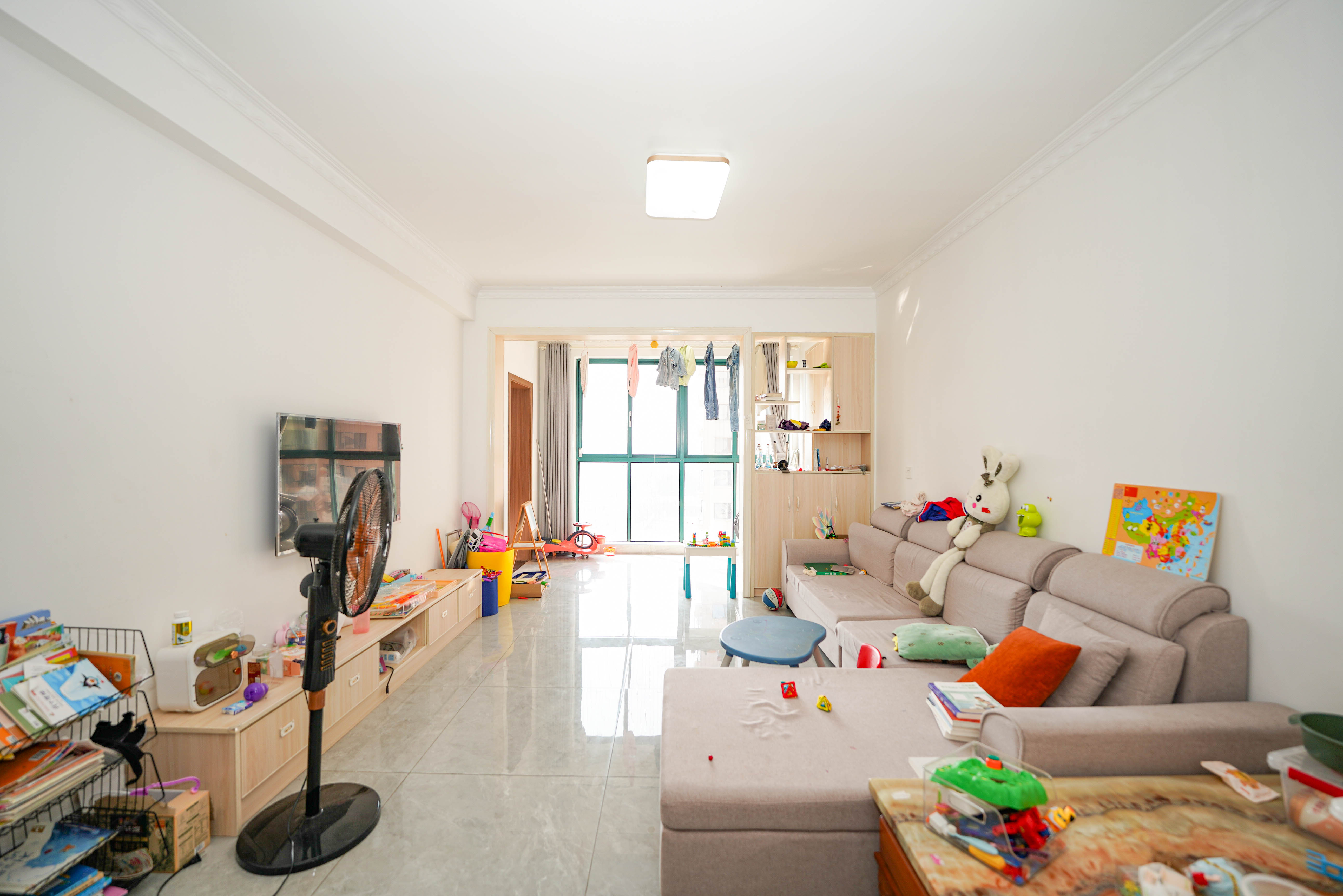 丽发新城  3室2厅1卫    85.0万客厅