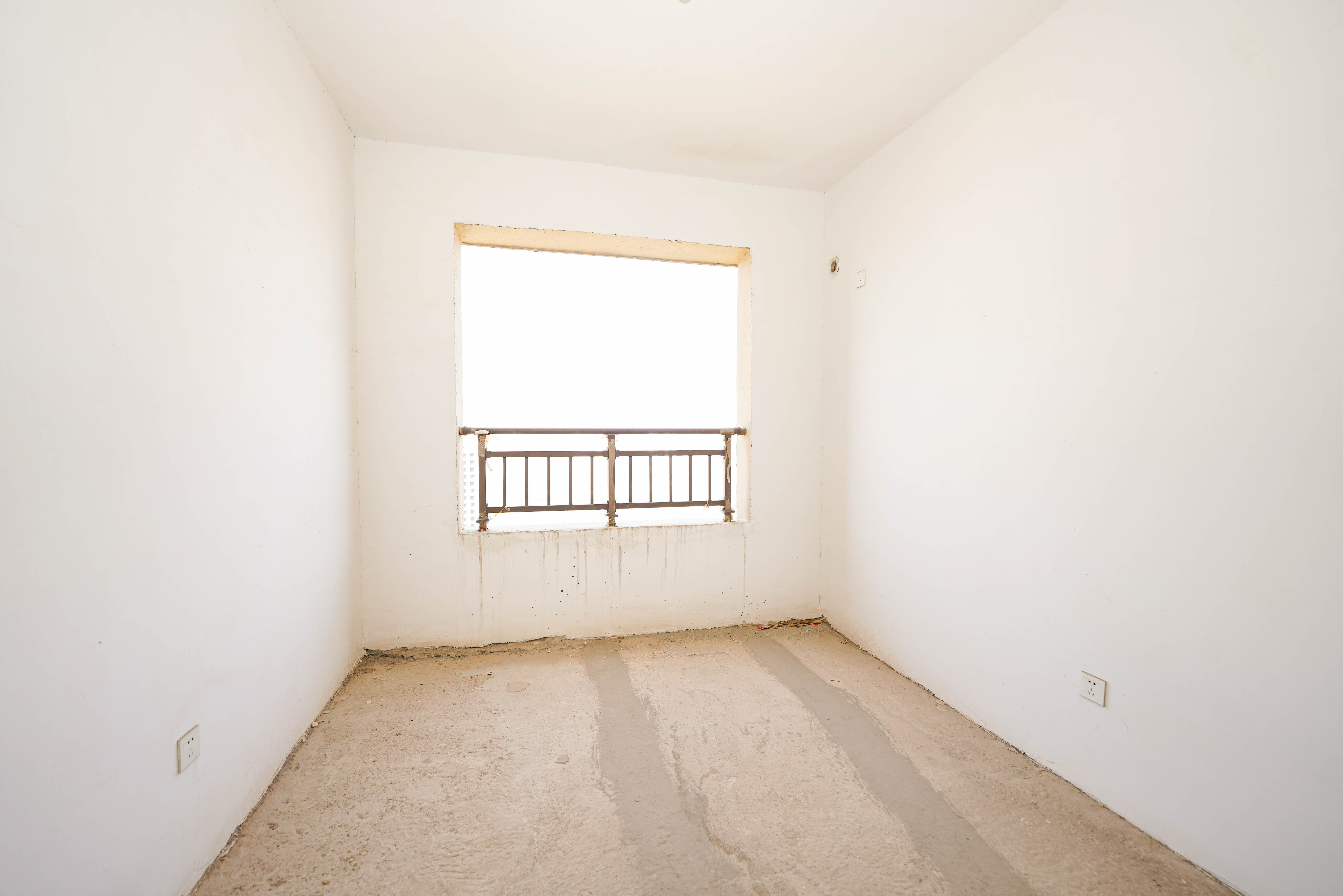 绿地新都会 3室2厅2卫 59.0万 绿地新都会 3室2厅2卫 59.0万卧室