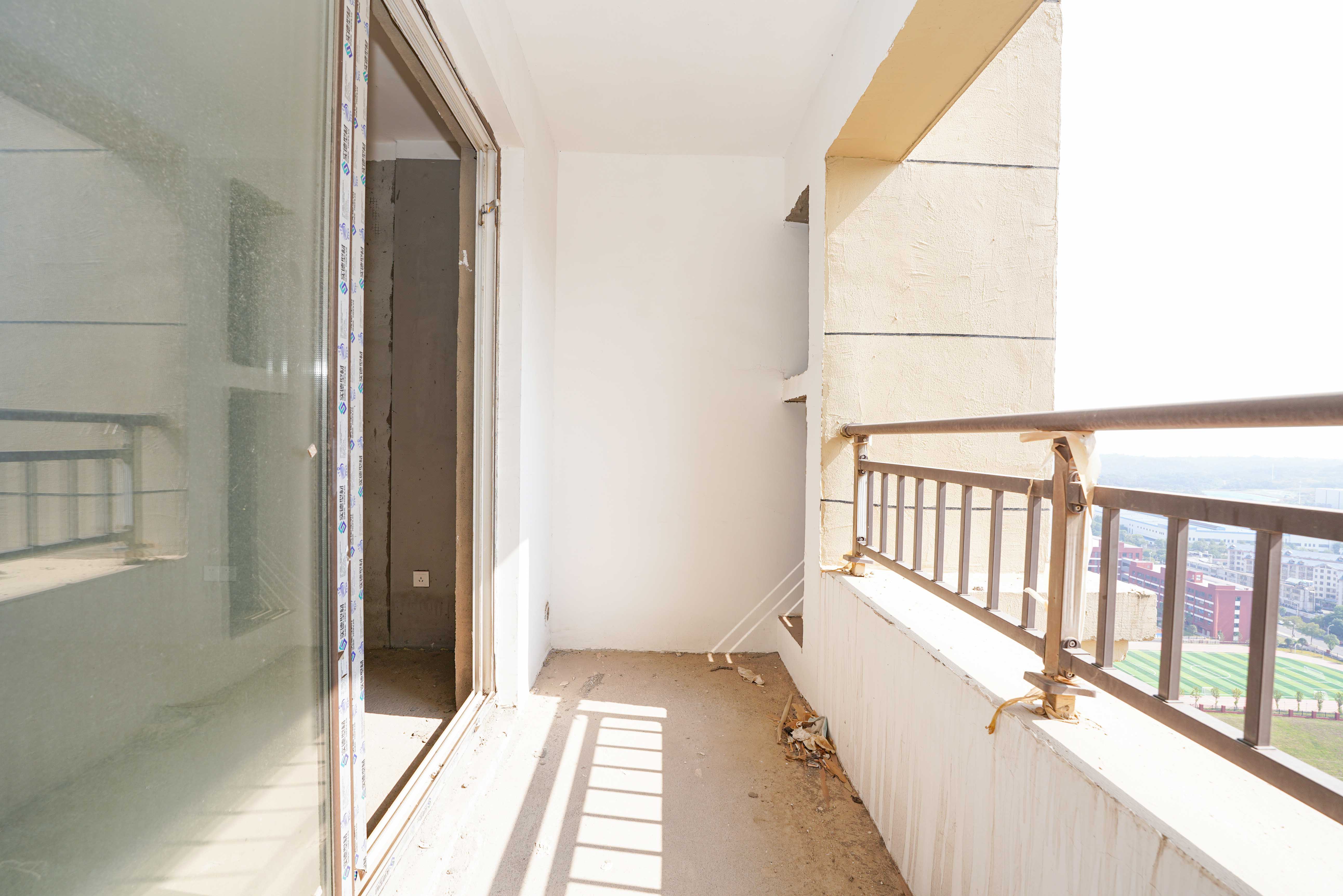 绿地新都会 3室2厅2卫 59.0万 绿地新都会 3室2厅2卫 59.0万阳台