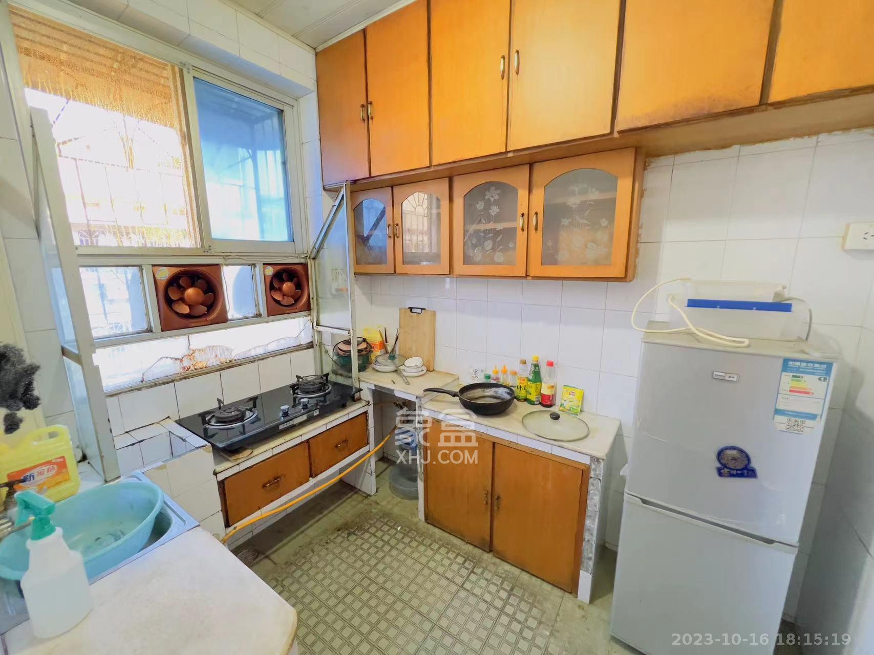 体育局宿舍  3室1厅1卫   2600.00元/月室内图