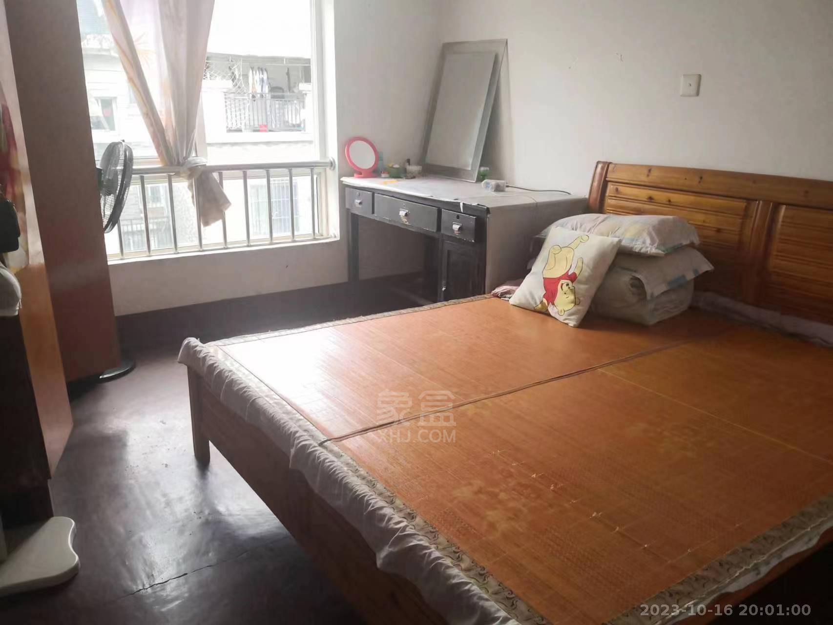 东环新城  5室2厅2卫   1300.00元/月室内图