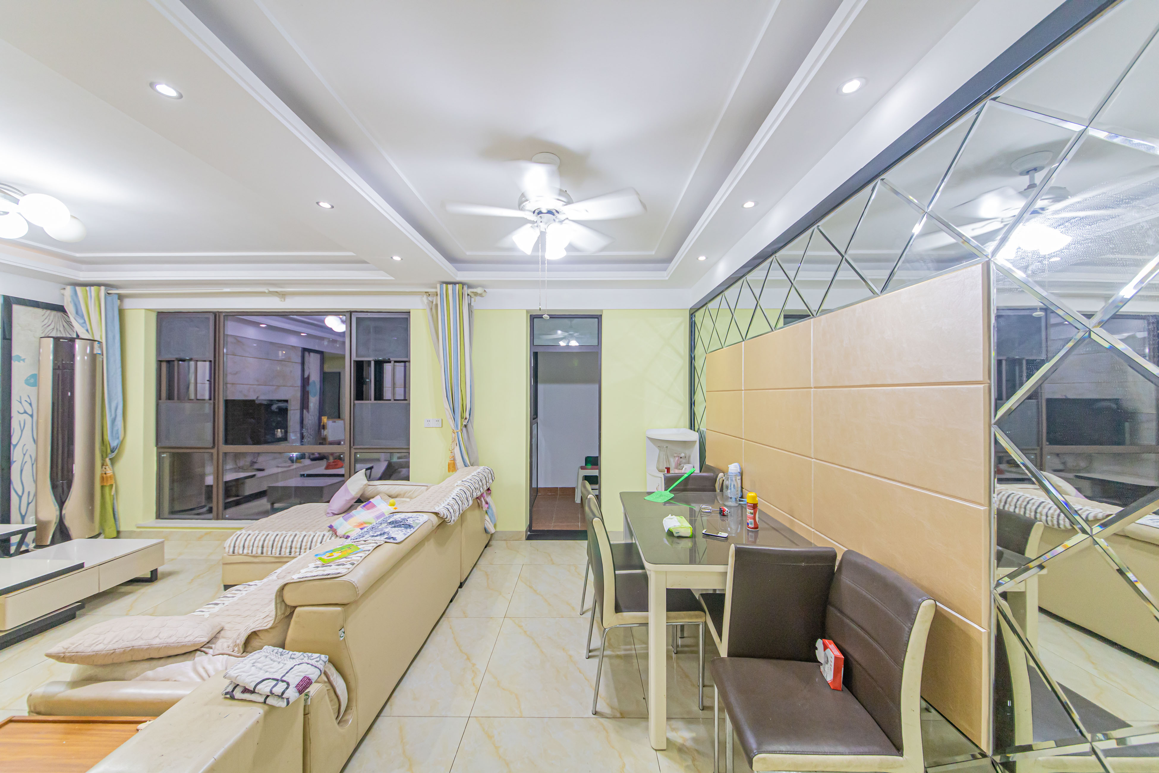 鑫远和城（一、二期）  3室2厅2卫    137.0万客厅