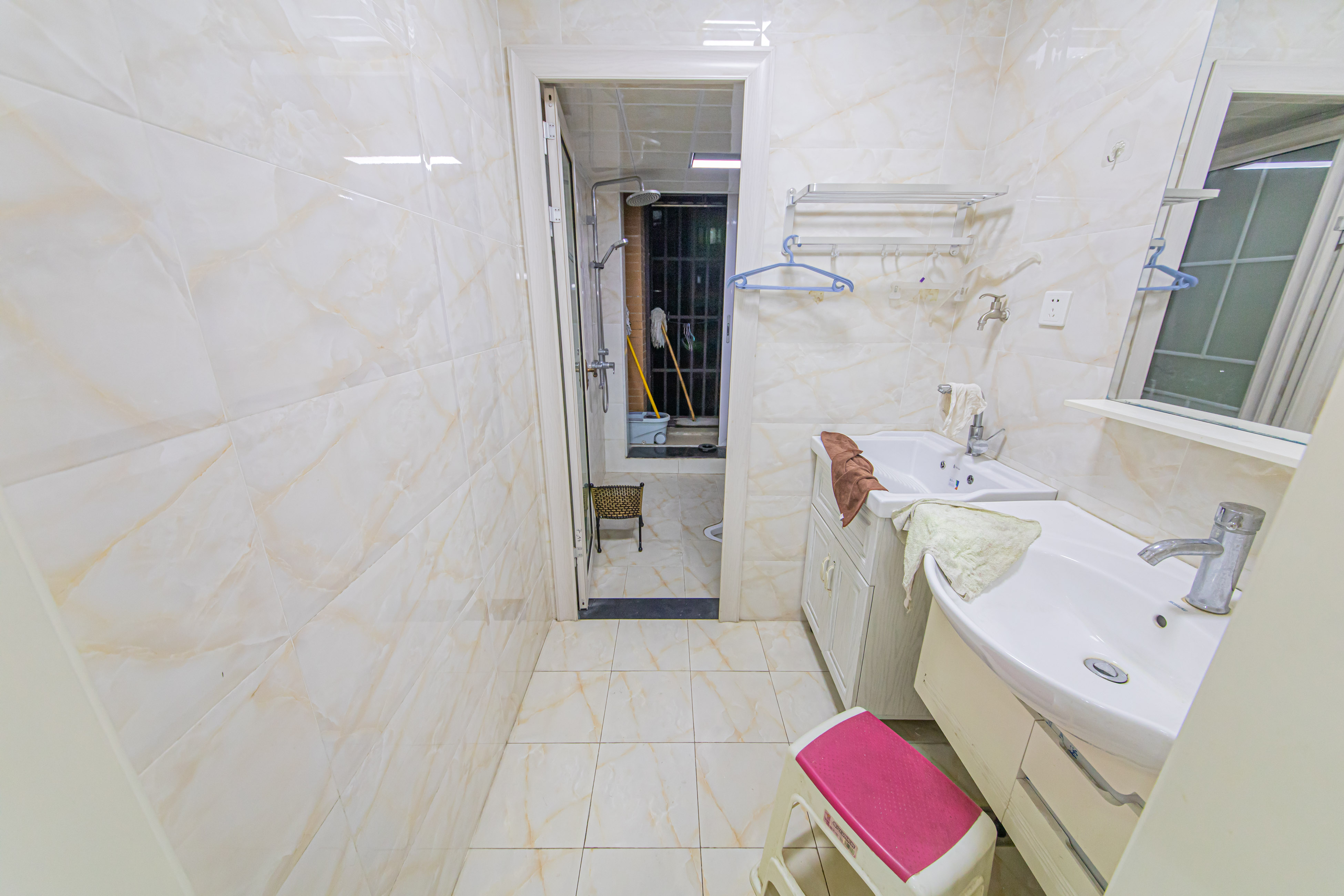 鑫远和城（一、二期）  3室2厅2卫    137.0万卫生间