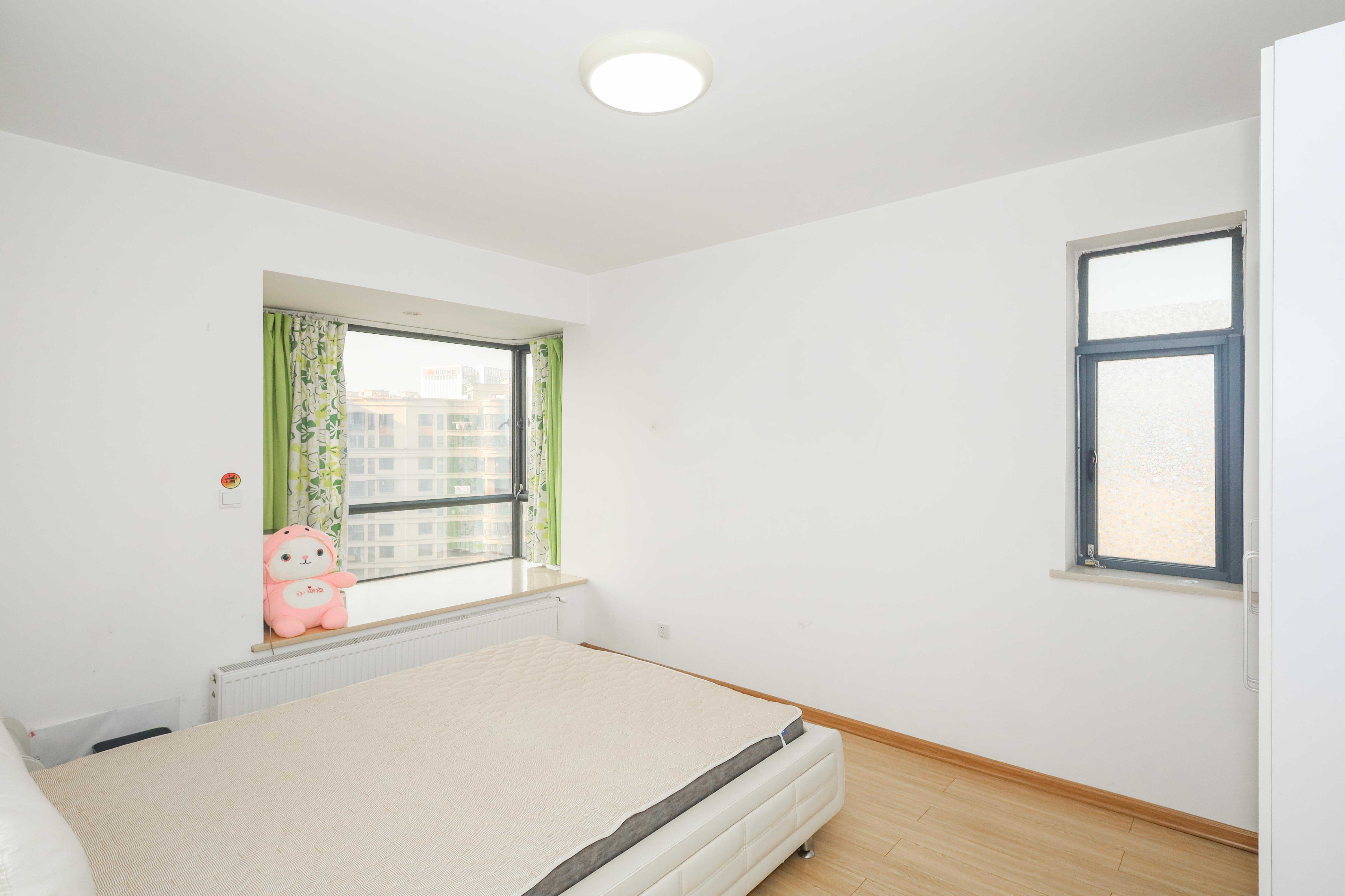 保利麓谷林语C区  4室2厅1卫    190.0万 保利麓谷林语C区  4室2厅1卫    190.0万卧室