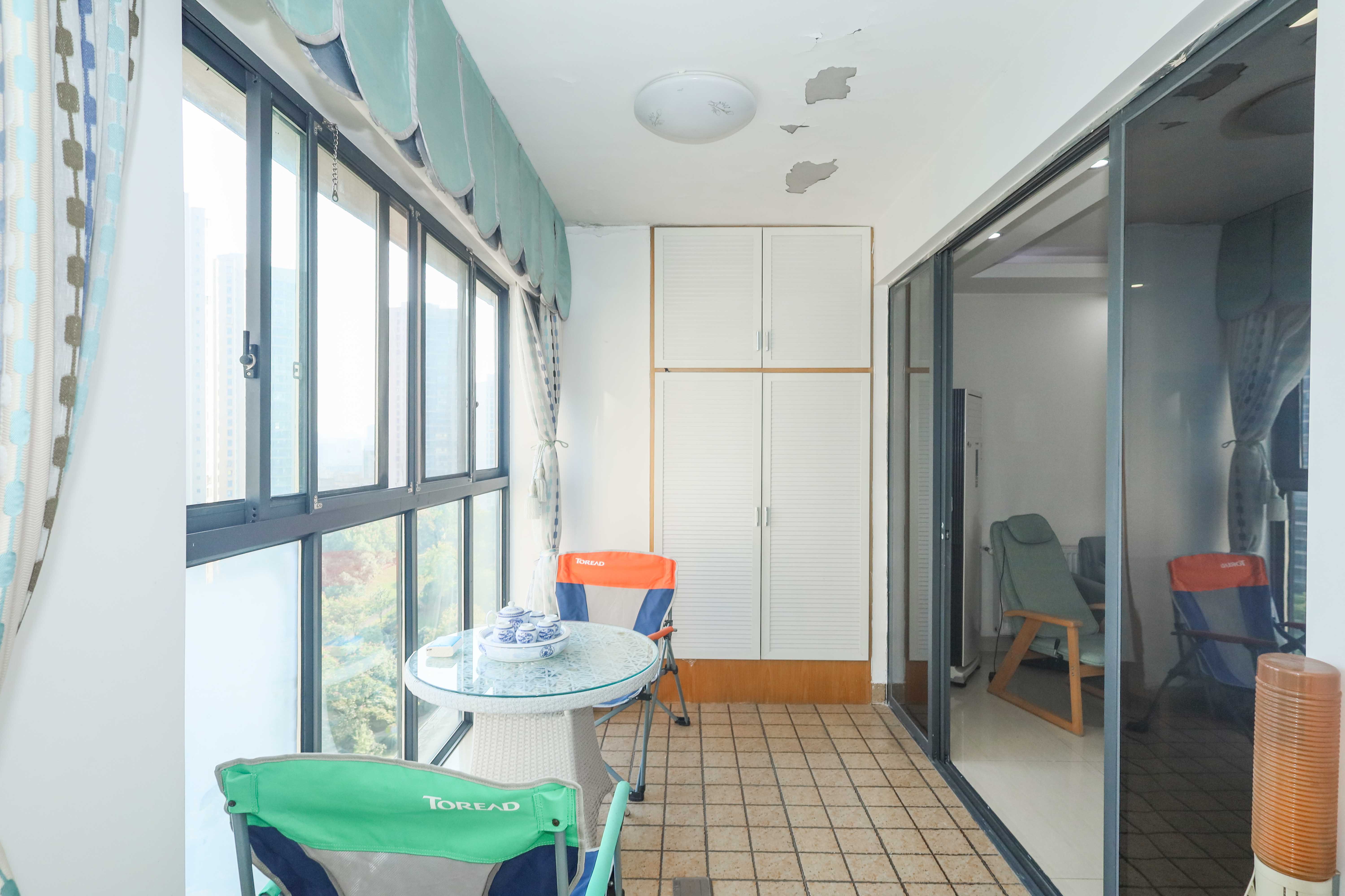 保利麓谷林语C区  4室2厅1卫    190.0万 保利麓谷林语C区  4室2厅1卫    190.0万阳台