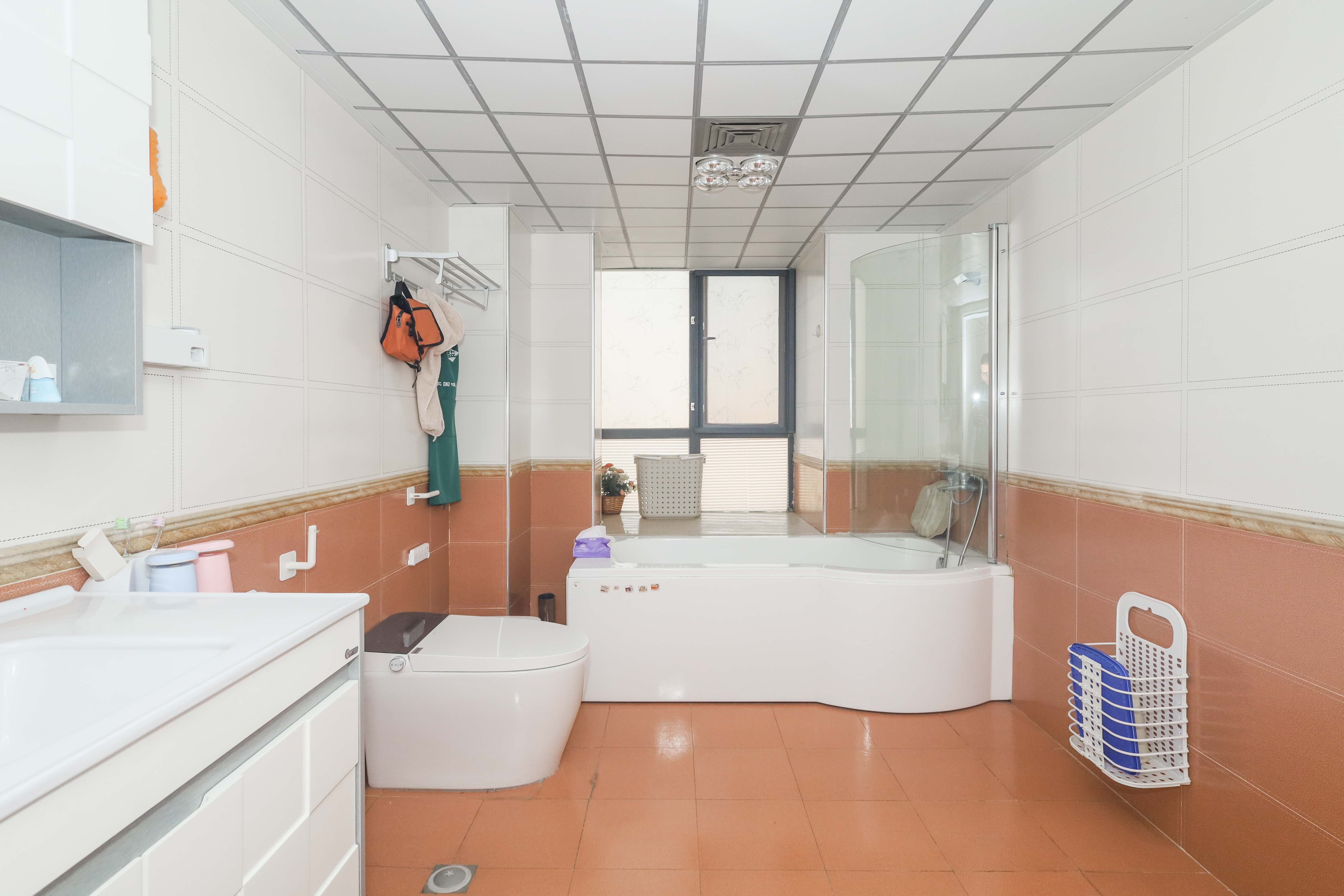 保利麓谷林语C区  4室2厅1卫    190.0万 保利麓谷林语C区  4室2厅1卫    190.0万卫生间