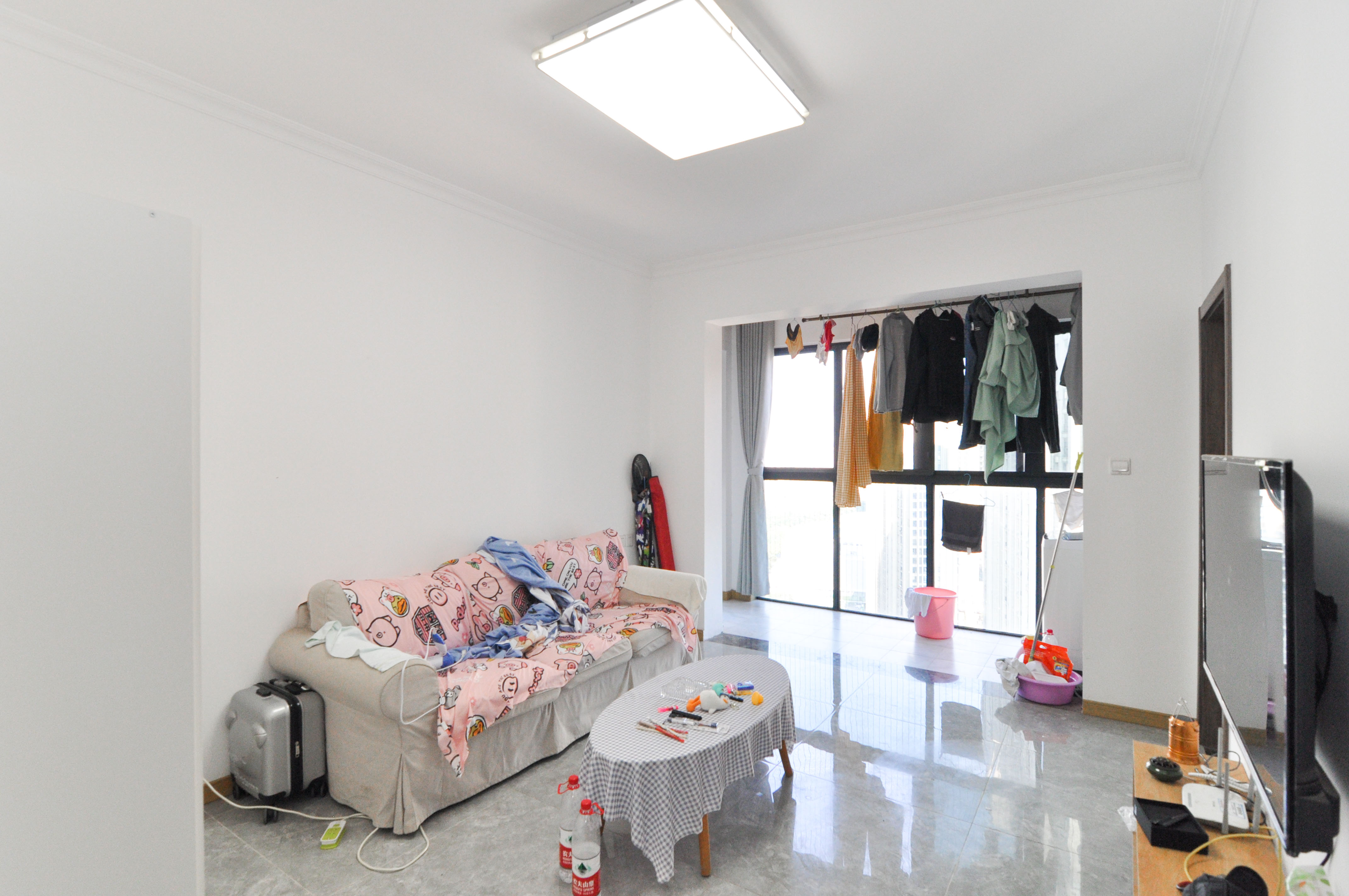 中建梅溪湖中心  3室2厅2卫   140.00万客厅