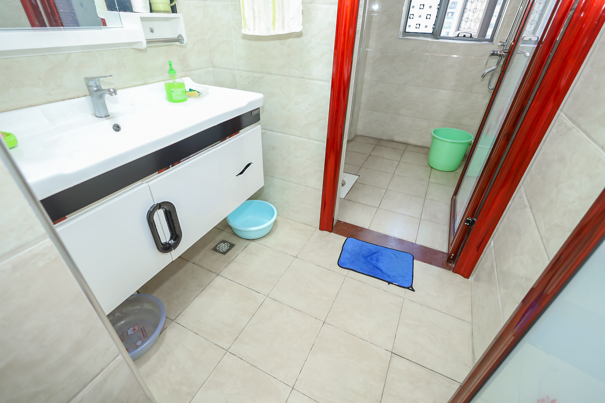 八方小区C区  4室2厅2卫    569.9万卫生间