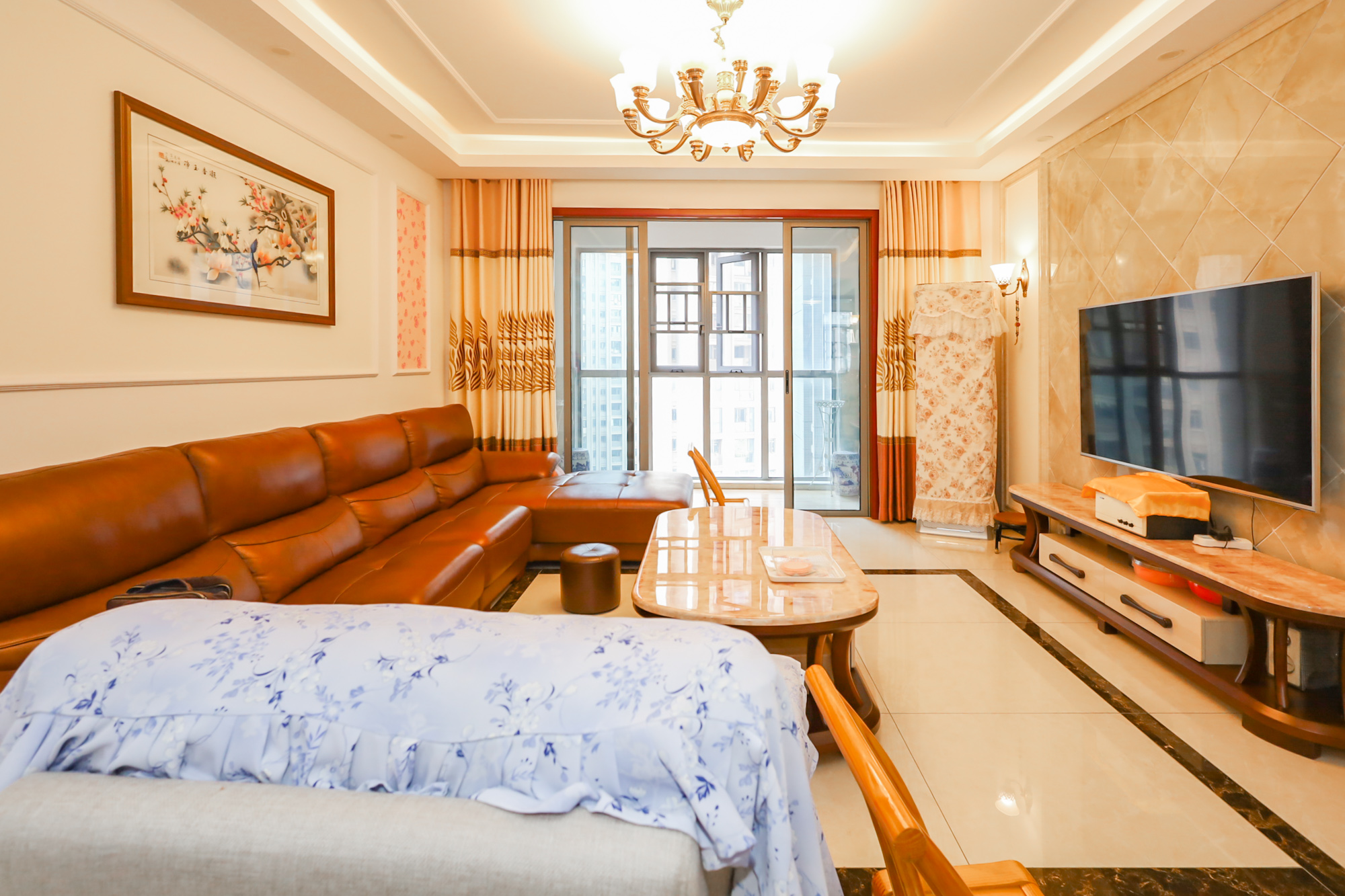 八方小区C区  4室2厅2卫    569.9万客厅