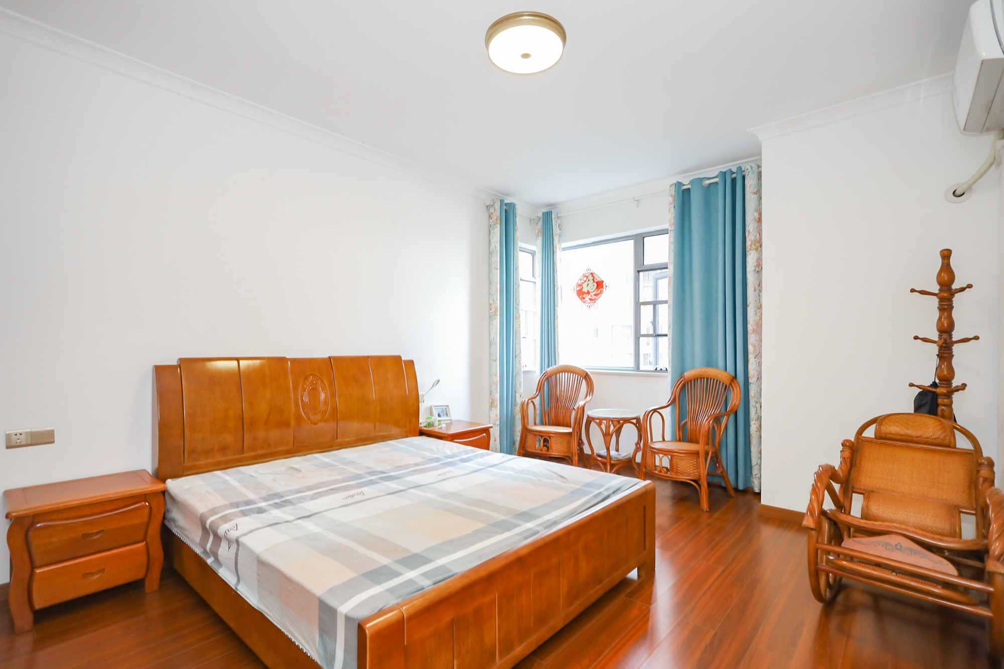 八方小区C区  4室2厅2卫    569.9万卧室