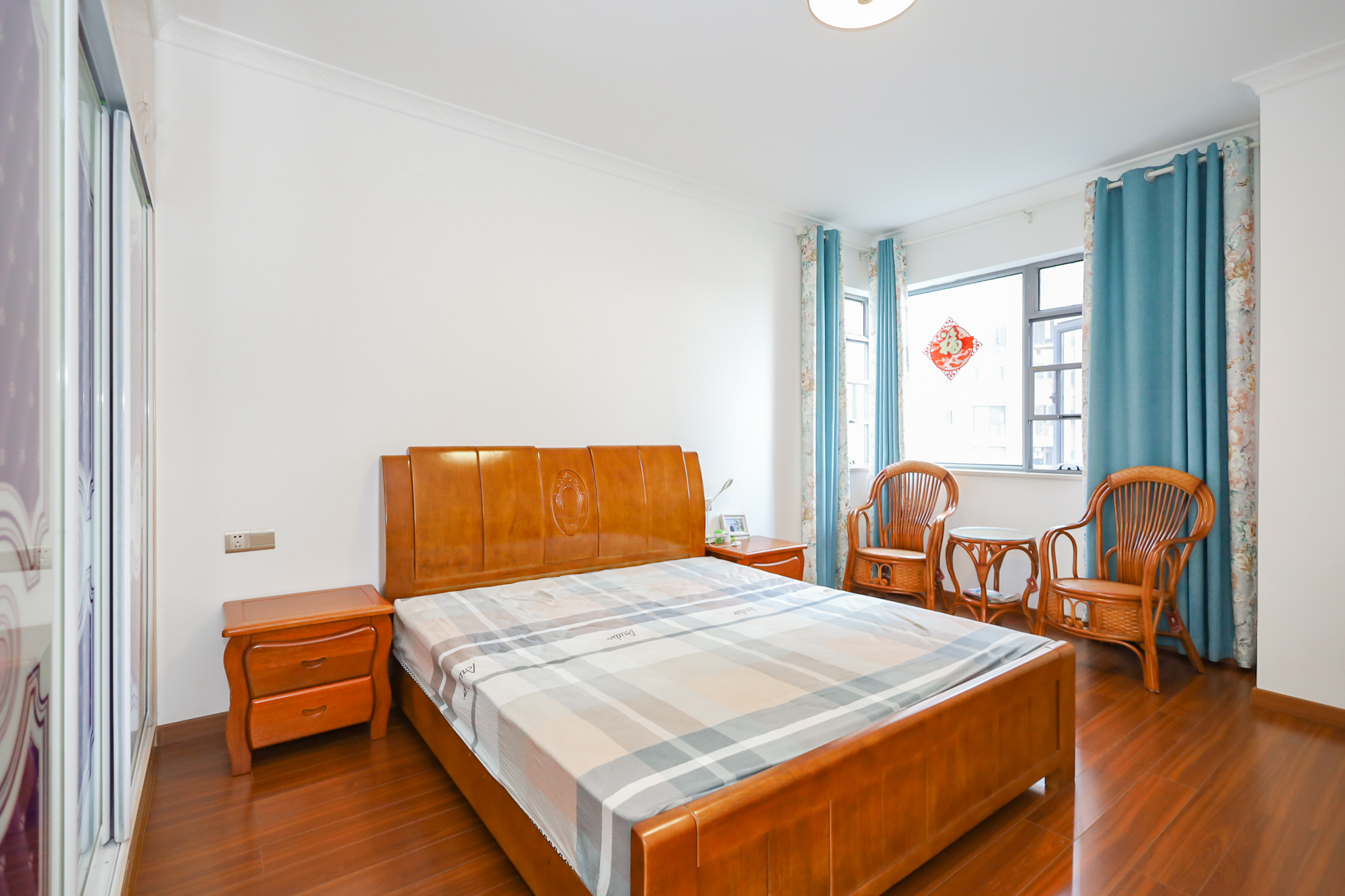 八方小区C区  4室2厅2卫    569.9万卧室