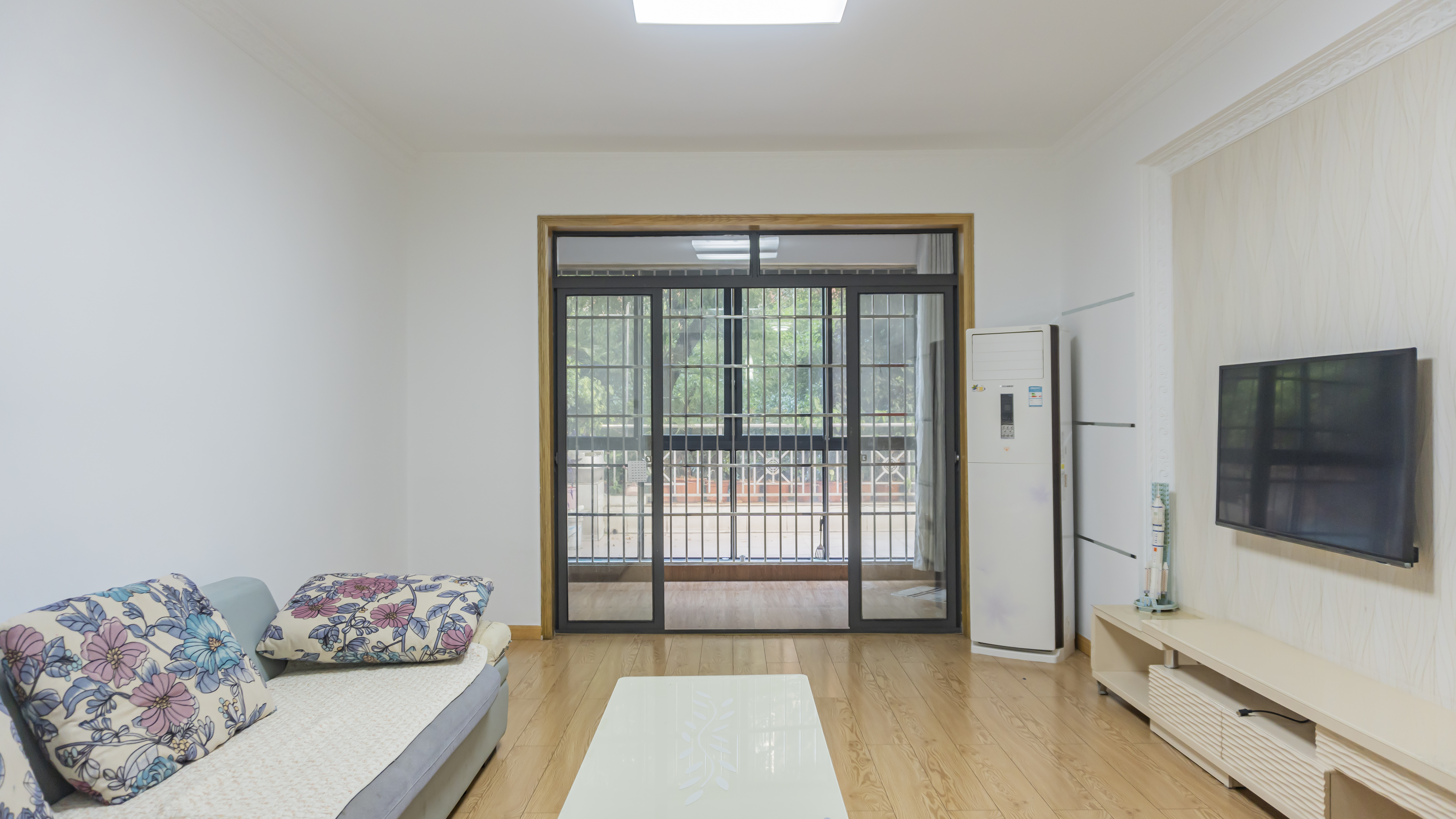 滨江花园 2室2厅1卫 56.8万 滨江花园 2室2厅1卫 56.8万室内图