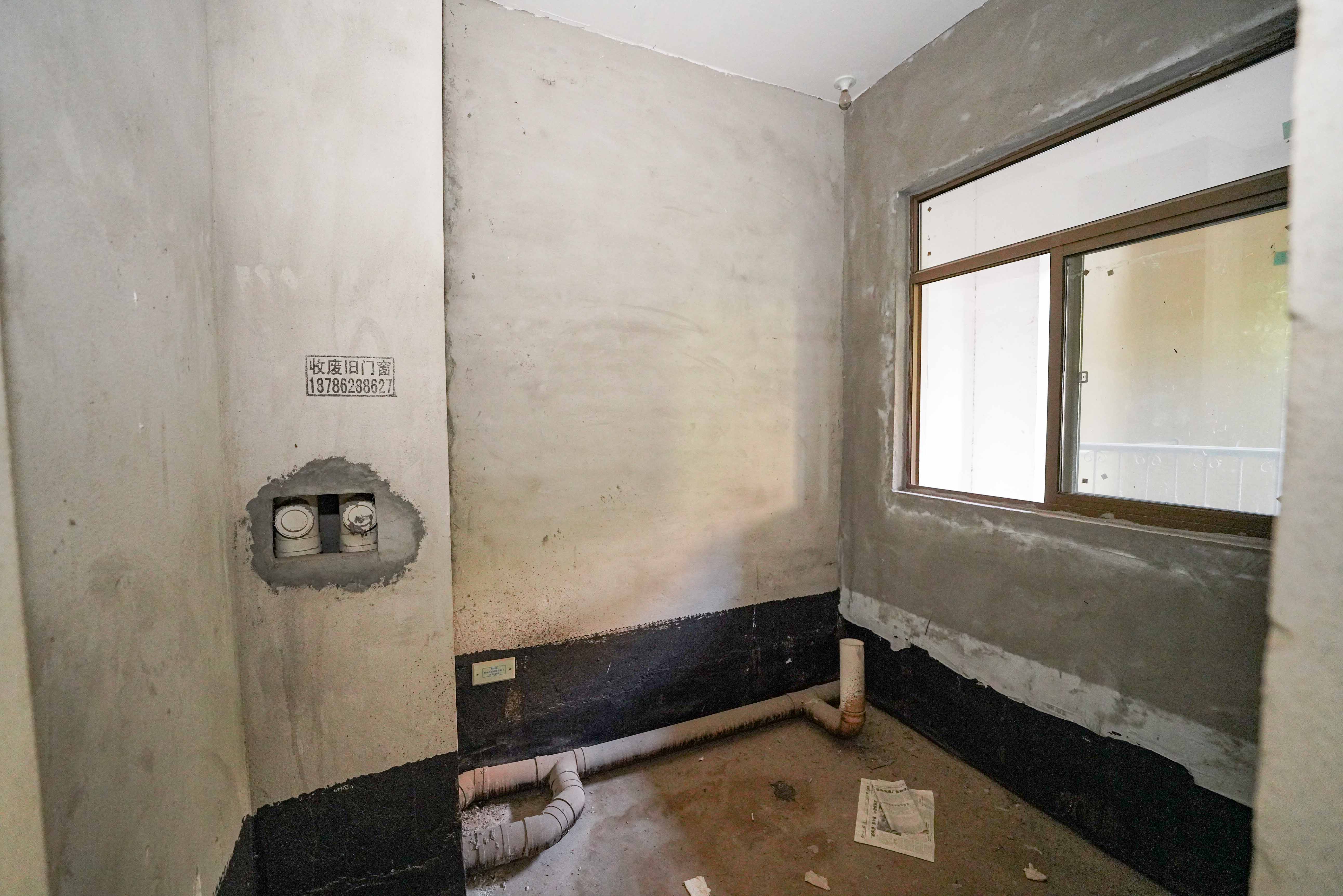 橘郡礼顿山  5室2厅3卫   195.00万卫生间