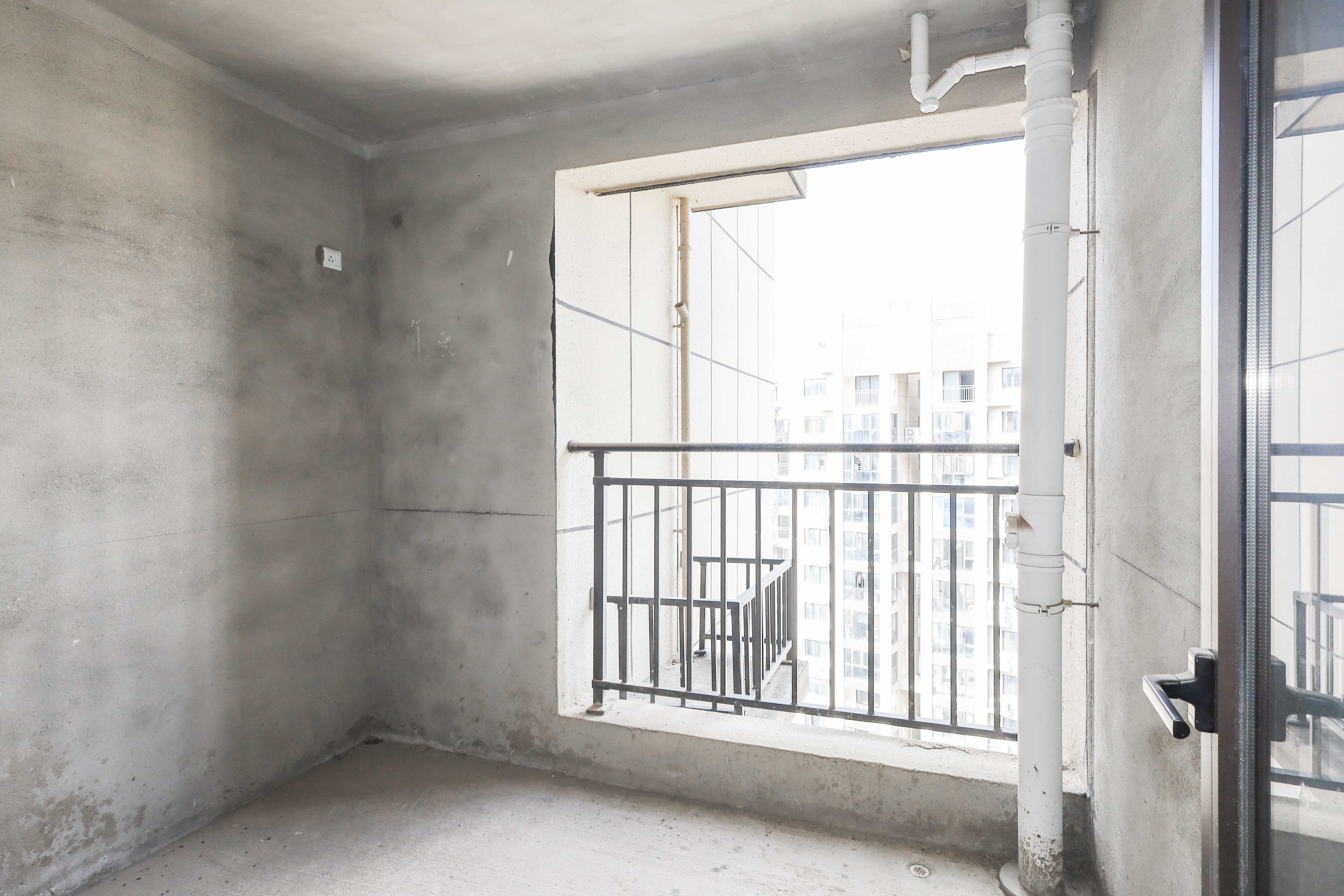 中国铁建梅溪青秀二期 4室2厅2卫 136.8万 中国铁建梅溪青秀二期 4室2厅2卫 136.8万阳台