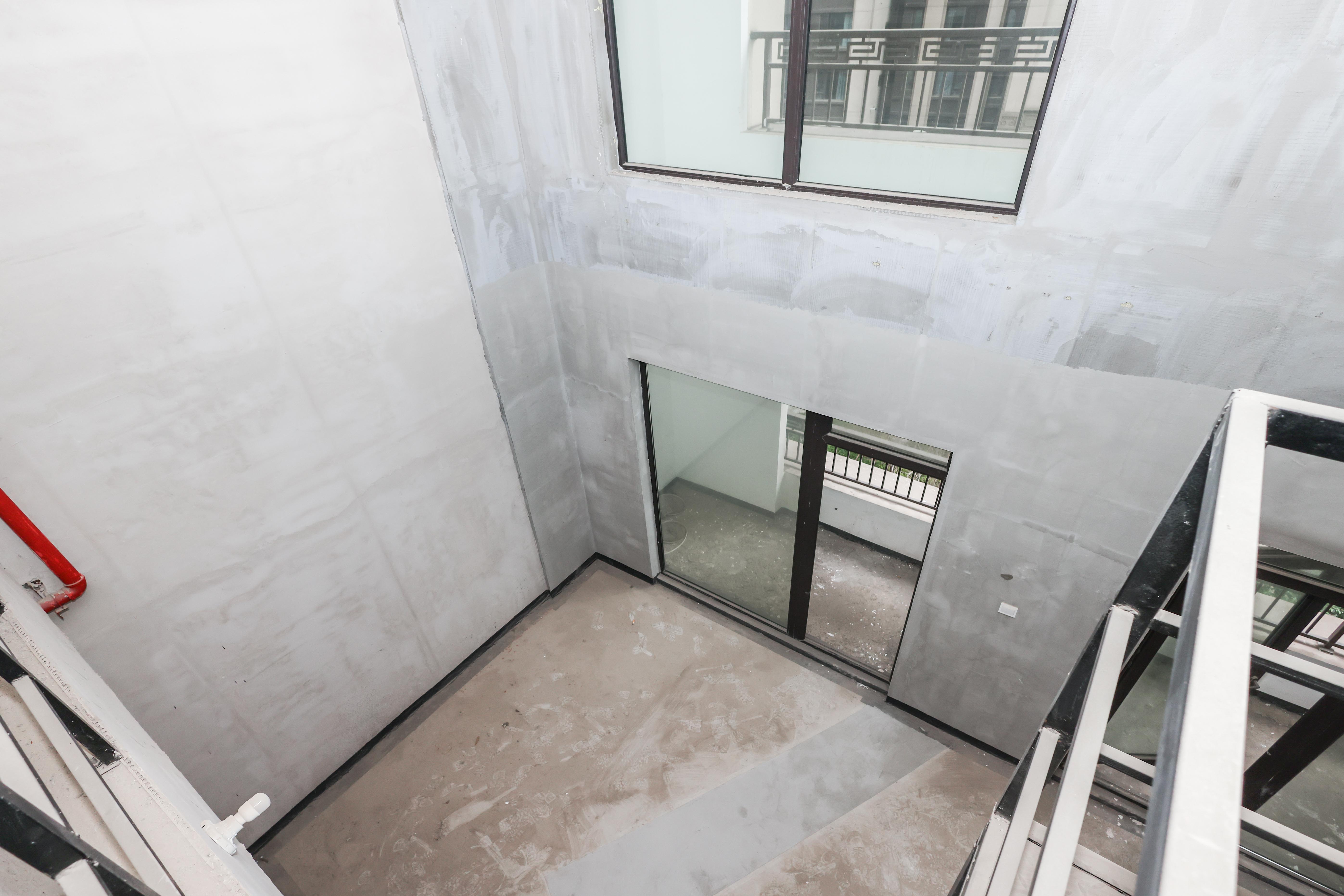 建发央著  4室2厅2卫   185.00万卧室