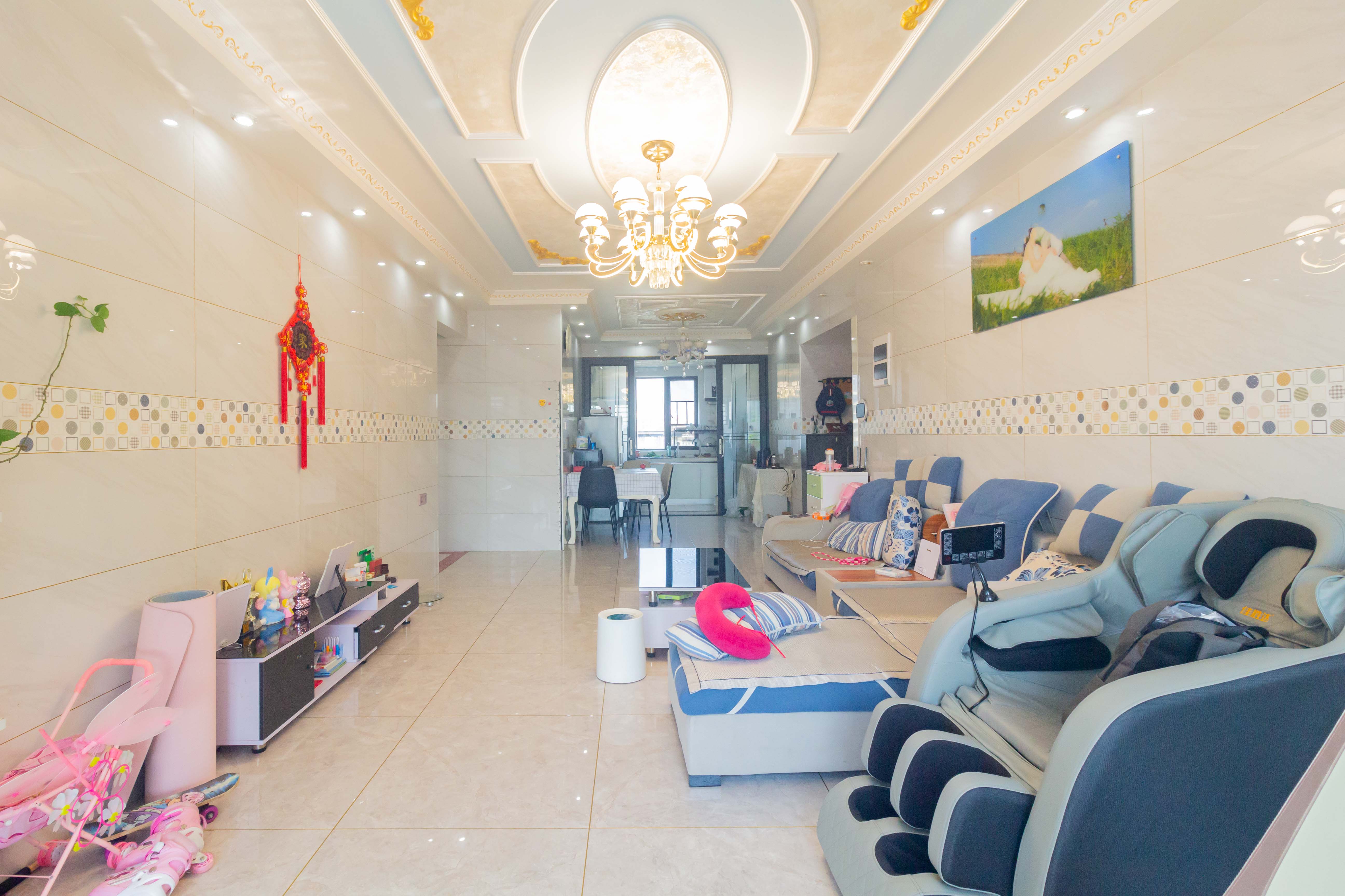 龙湖碧桂园天宸原著  4室2厅2卫    178.0万 龙湖碧桂园天宸原著  4室2厅2卫    178.0万客厅