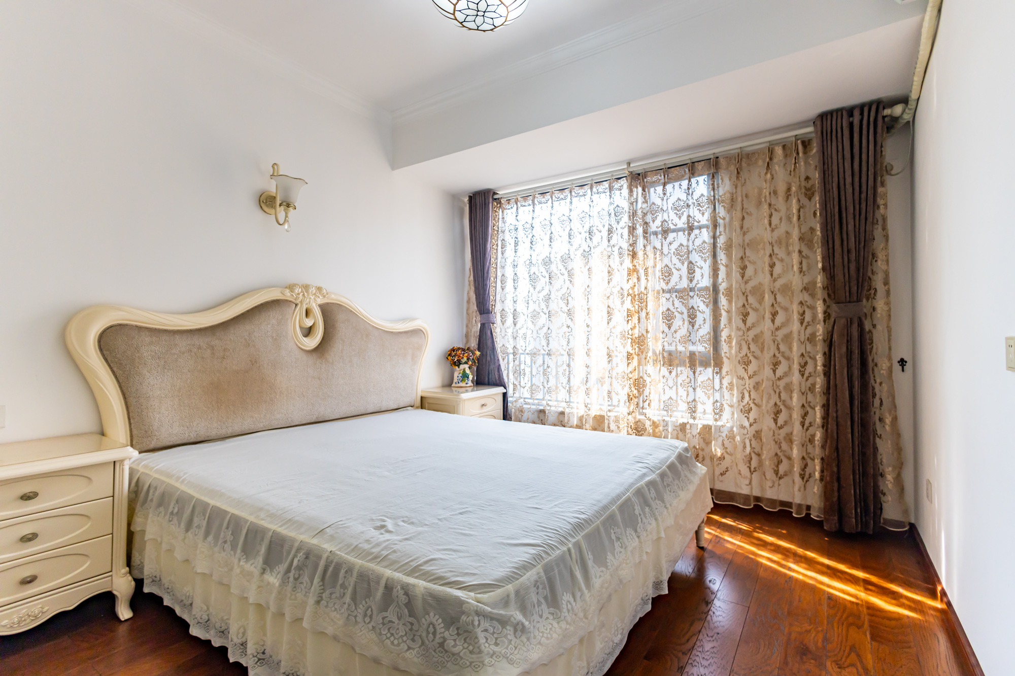 中海国际一期  5室2厅2卫    125.0万卧室