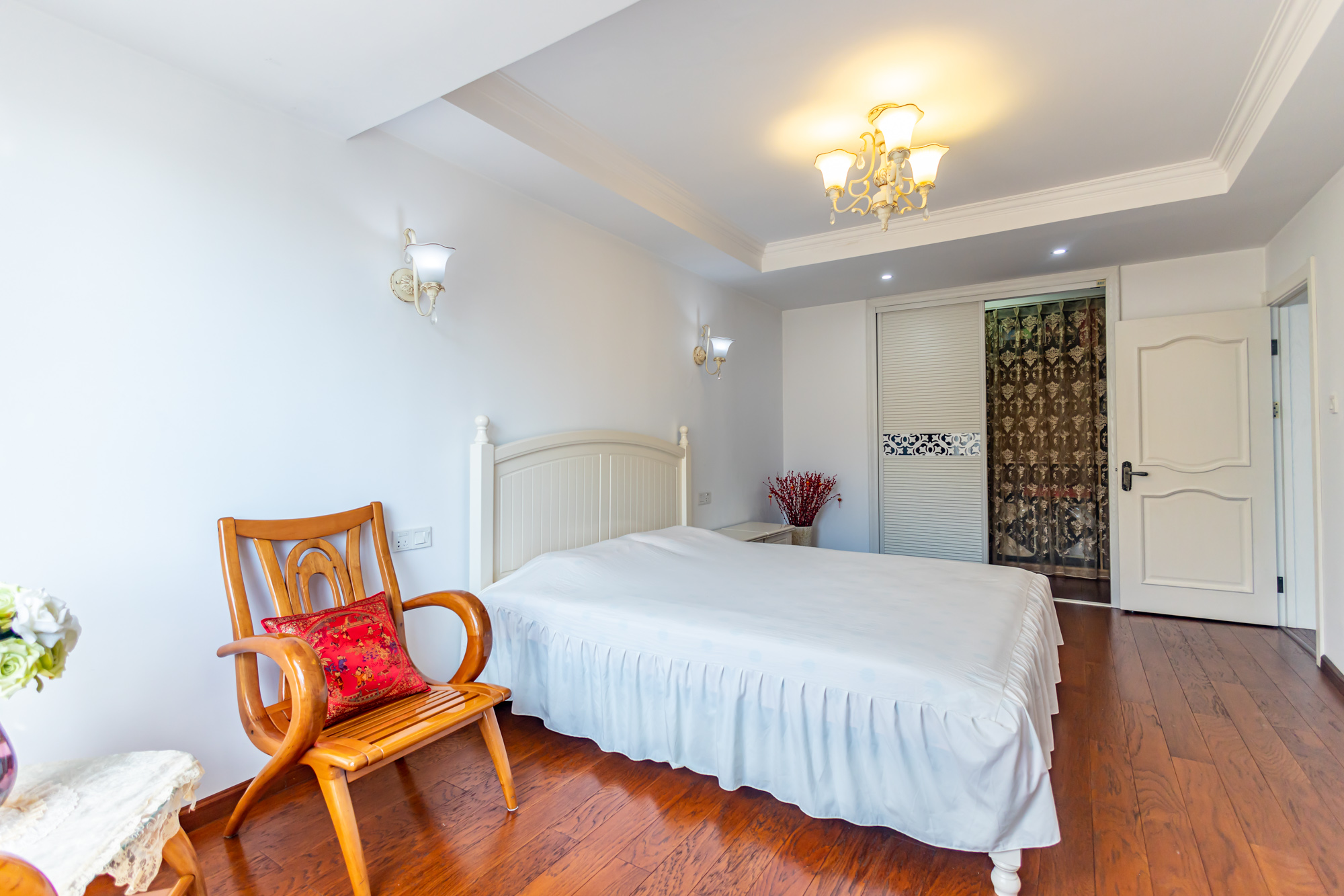 中海国际一期  5室2厅2卫    125.0万卧室