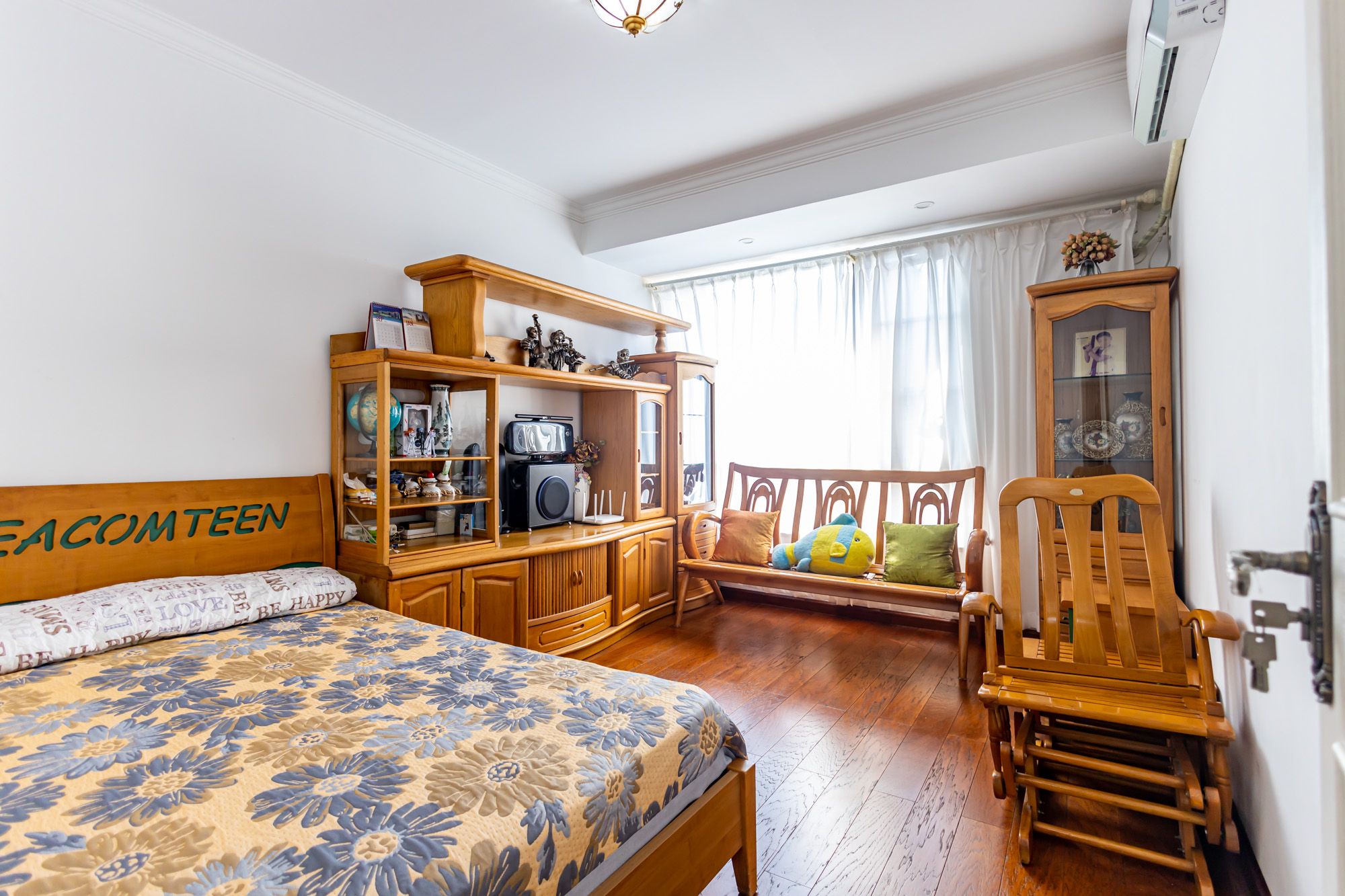 中海国际一期  5室2厅2卫    125.0万卧室