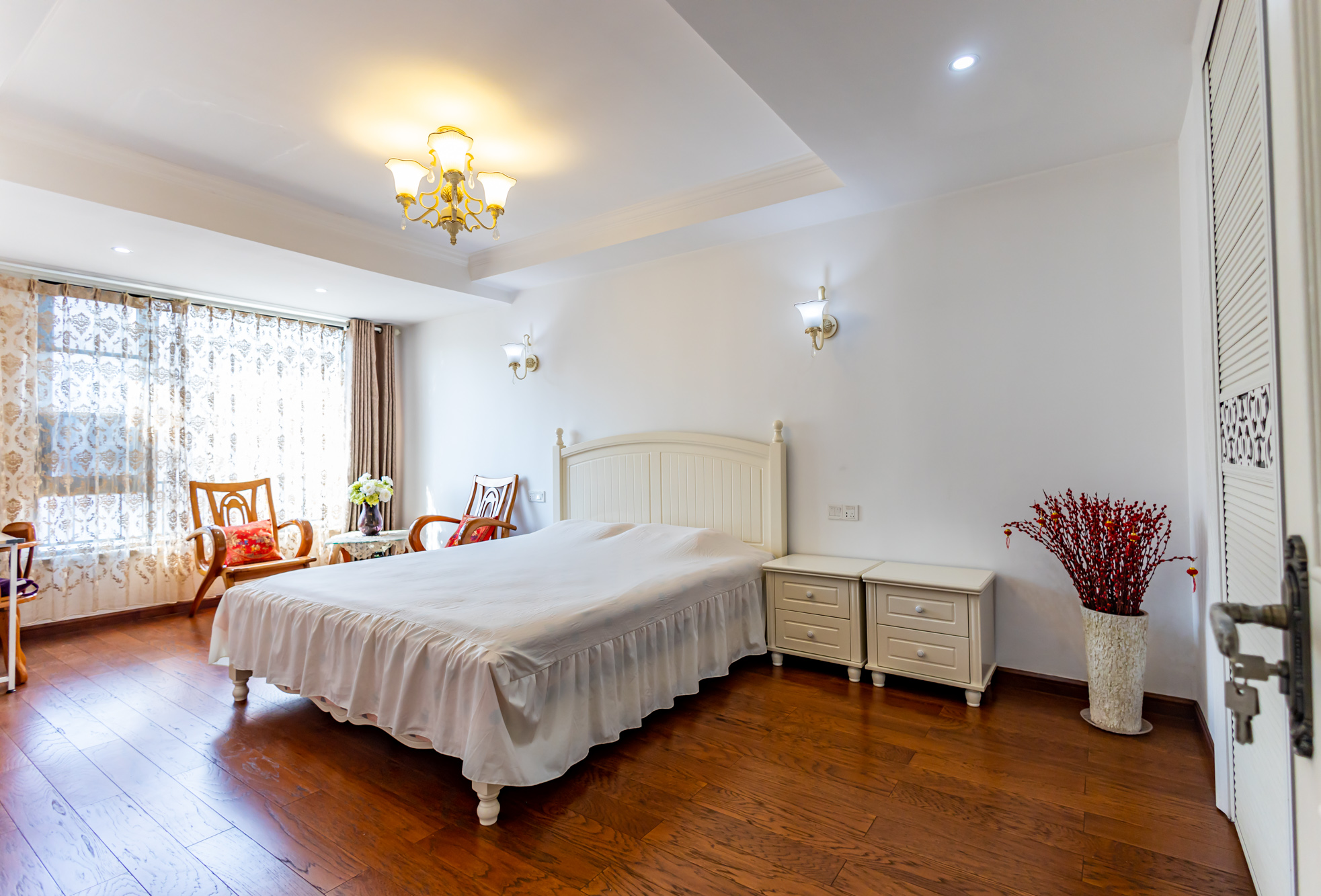 中海国际一期  5室2厅2卫    125.0万卧室