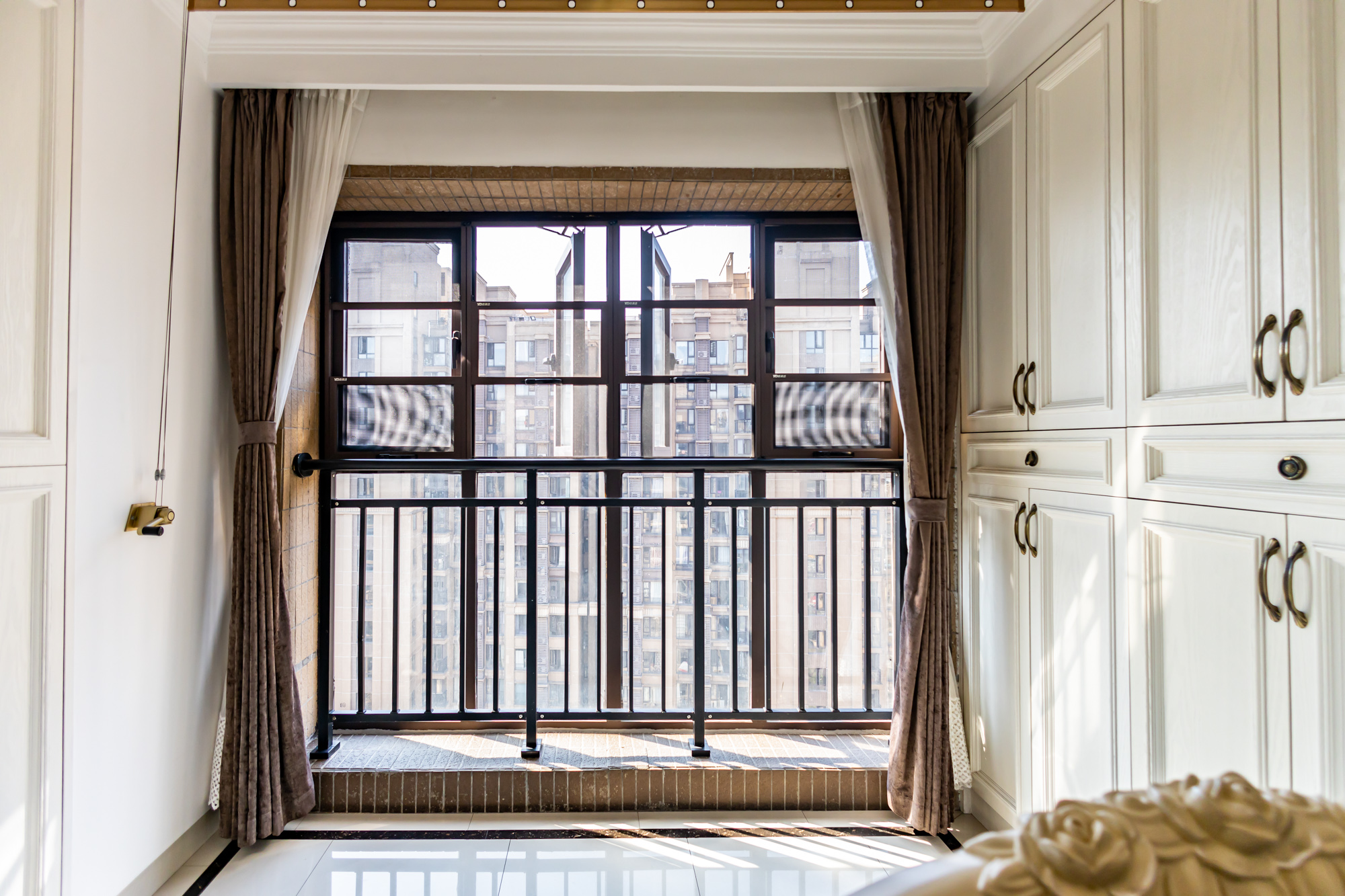 中海国际一期  5室2厅2卫    125.0万阳台