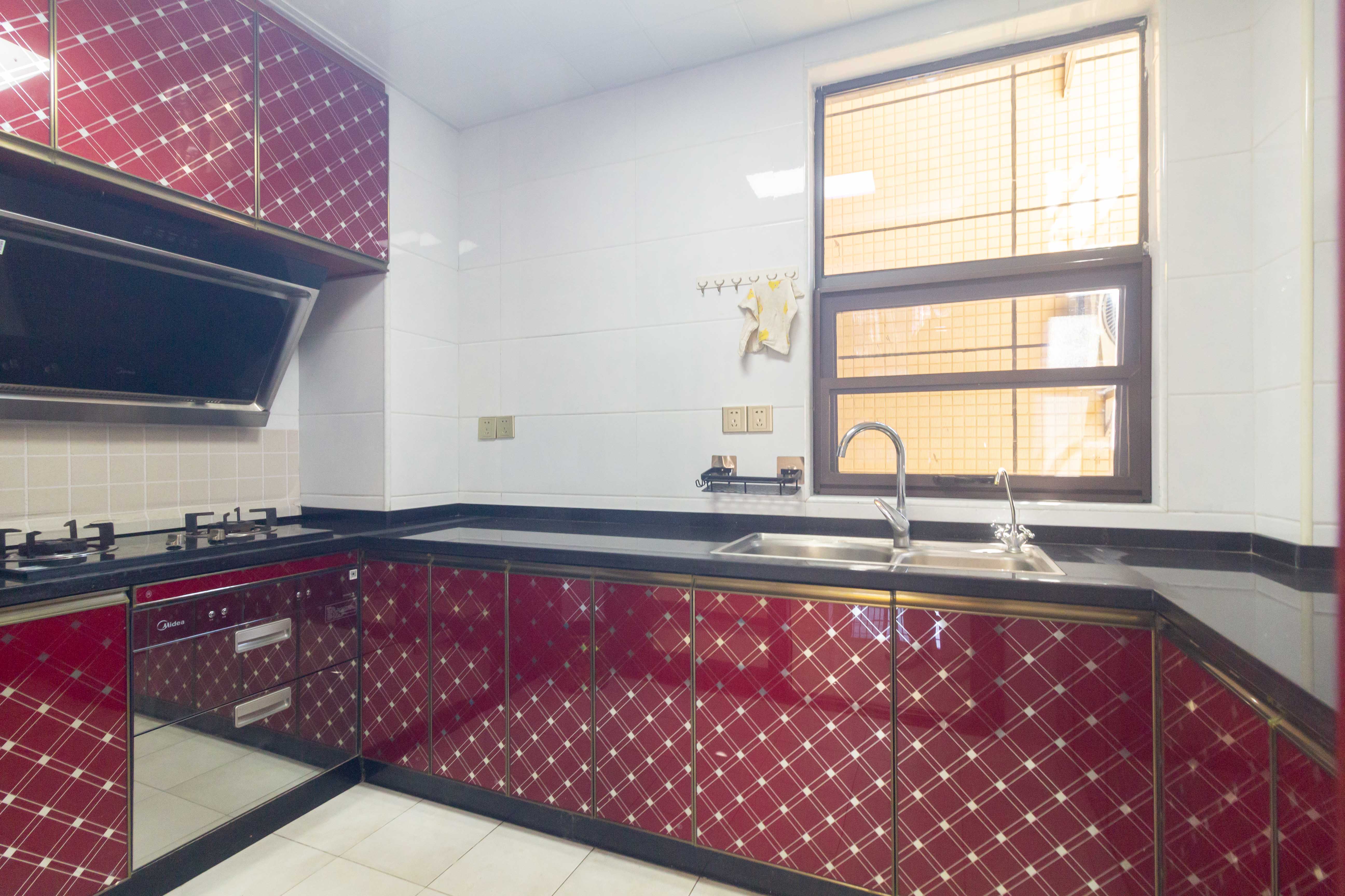 汇一城(汇壹公馆) 3室2厅2卫 98.0万 汇一城(汇壹公馆) 3室2厅2卫 98.0万厨房