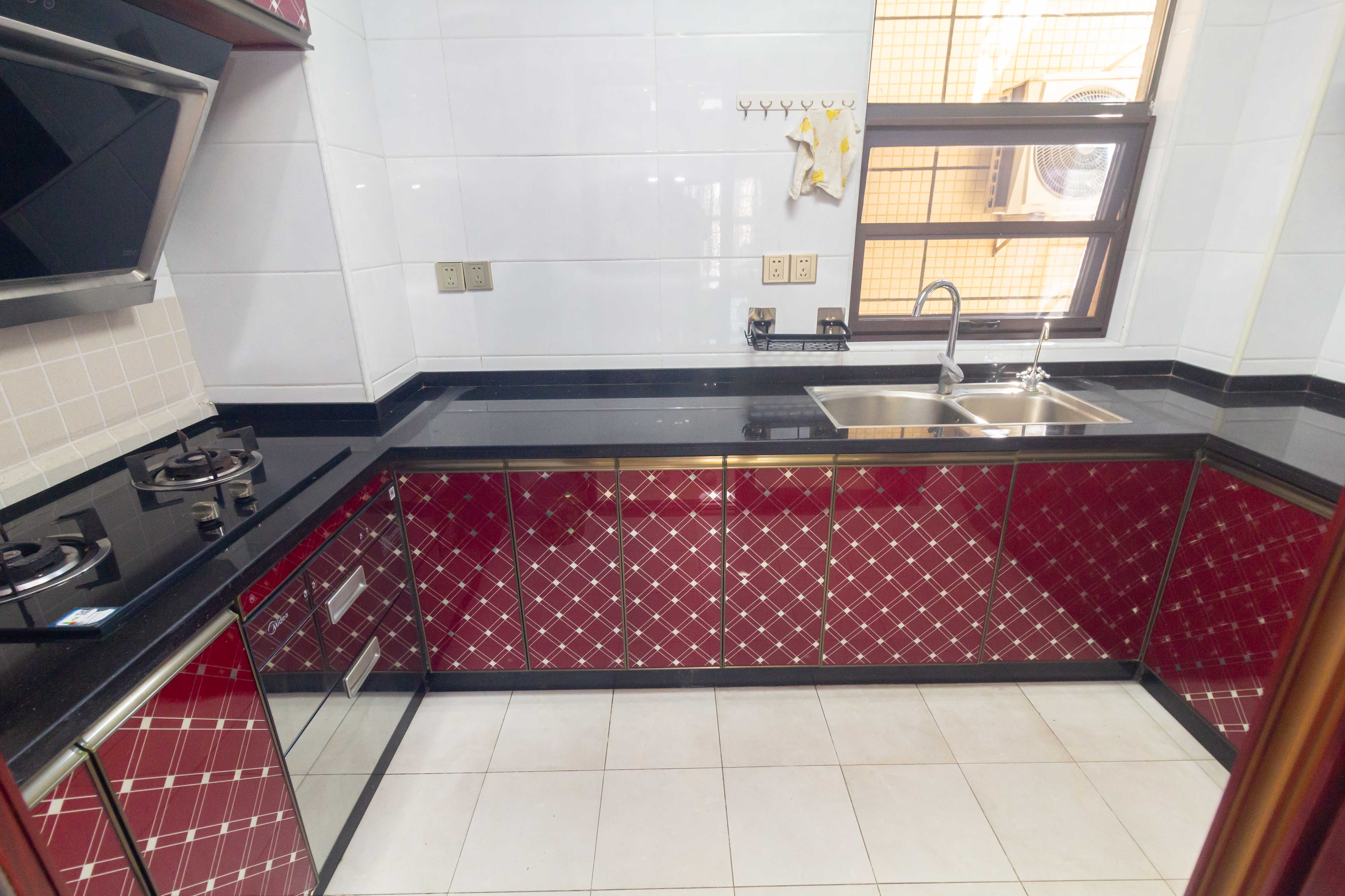 汇一城(汇壹公馆) 3室2厅2卫 98.0万 汇一城(汇壹公馆) 3室2厅2卫 98.0万厨房