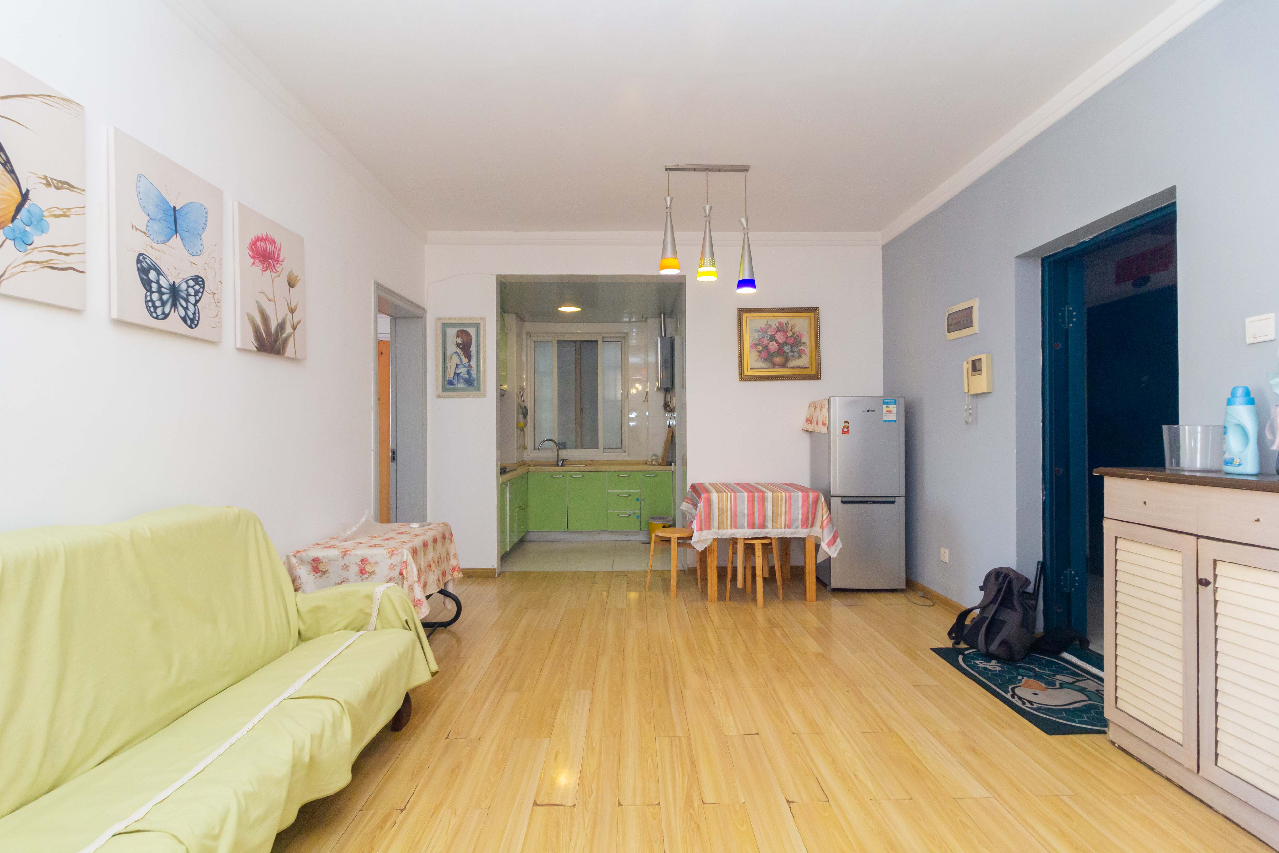 圣力华苑 2室2厅1卫 38.5万 圣力华苑 2室2厅1卫 38.5万客厅