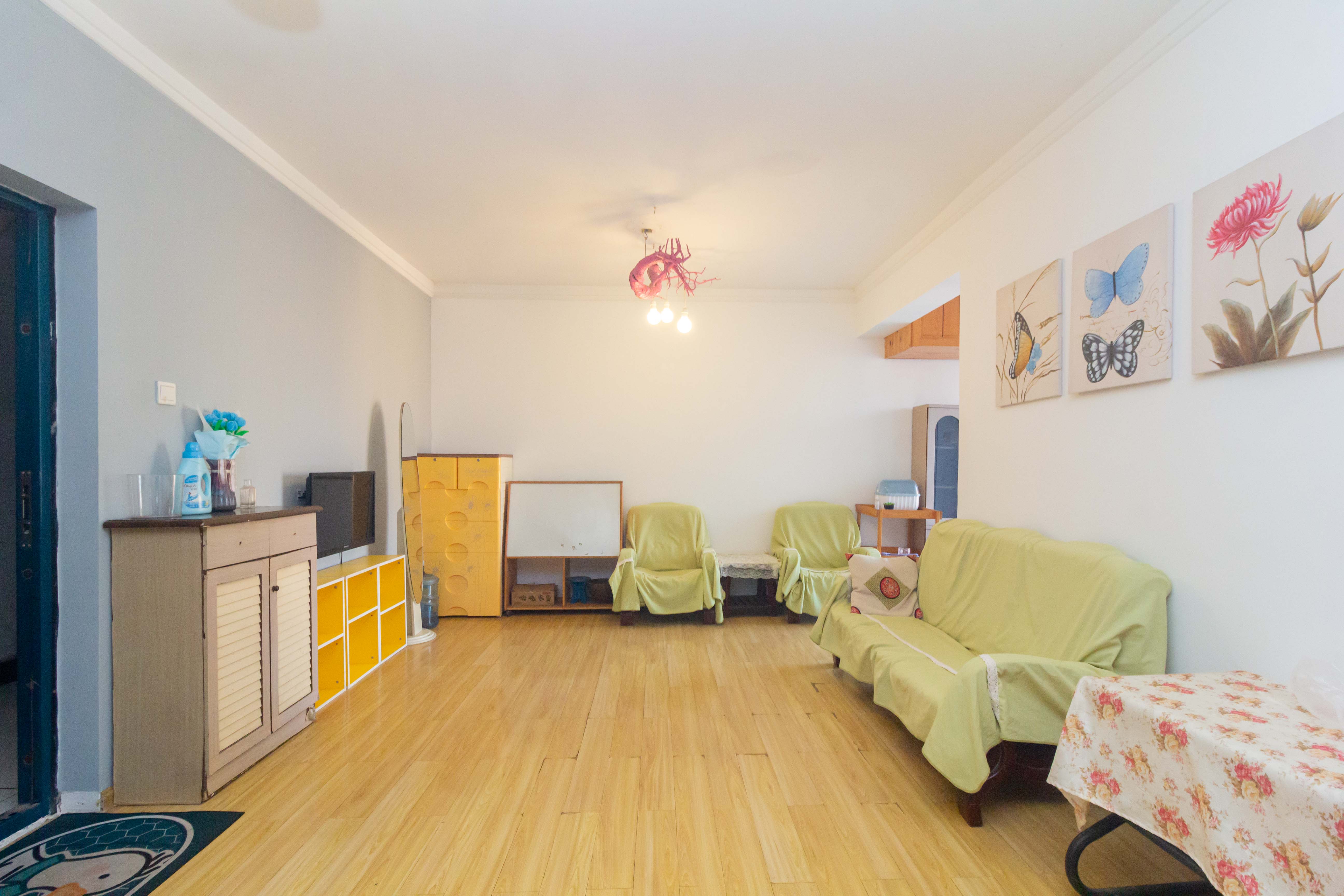 圣力华苑 2室2厅1卫 38.5万 圣力华苑 2室2厅1卫 38.5万客厅