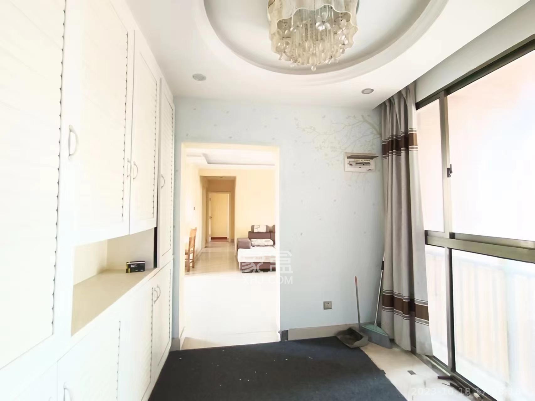 幸福庄园  4室2厅2卫   2100.00元/月室内图