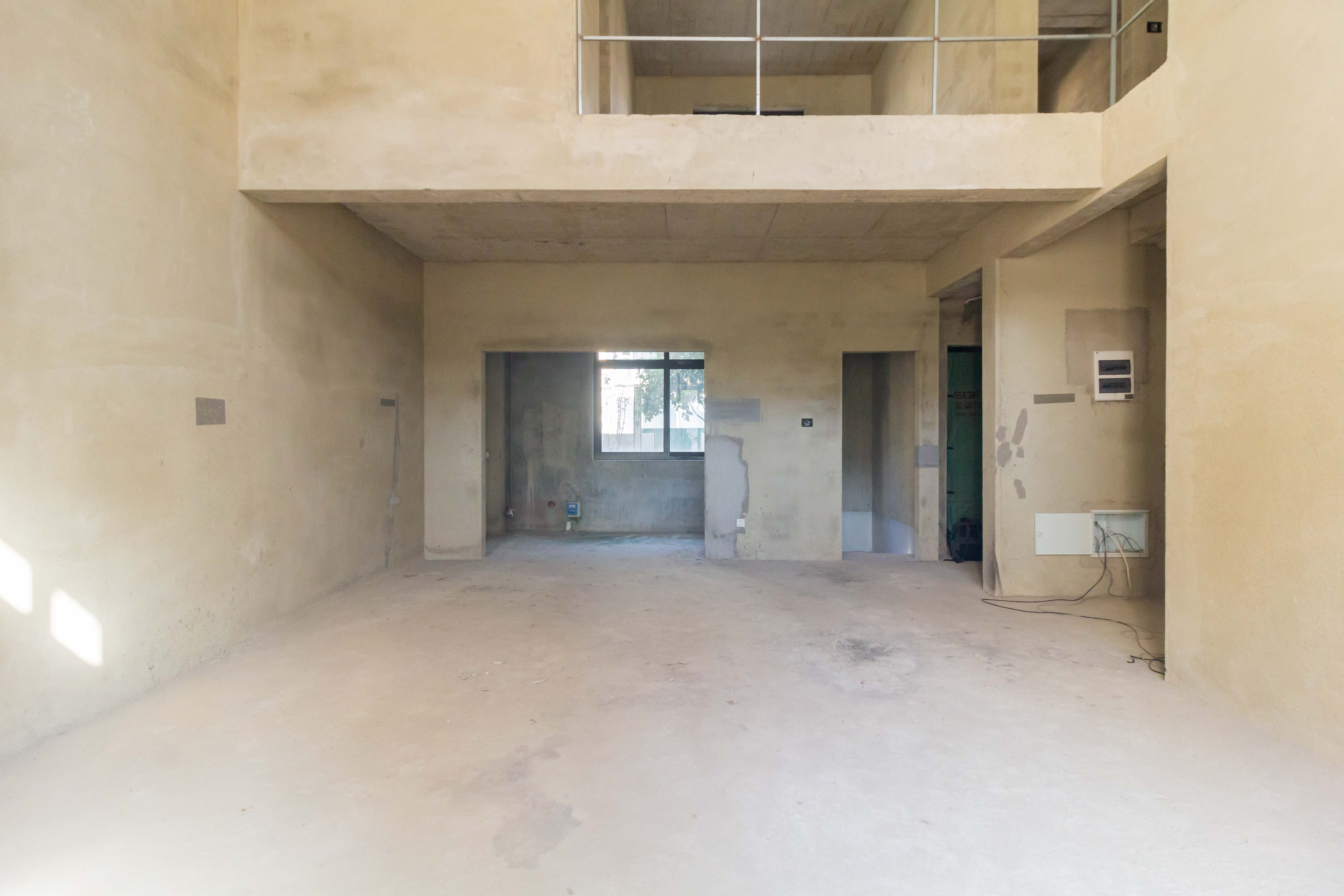 龙湖碧桂园天宸原著  4室2厅4卫    370.0万 龙湖碧桂园天宸原著  4室2厅4卫    370.0万客厅