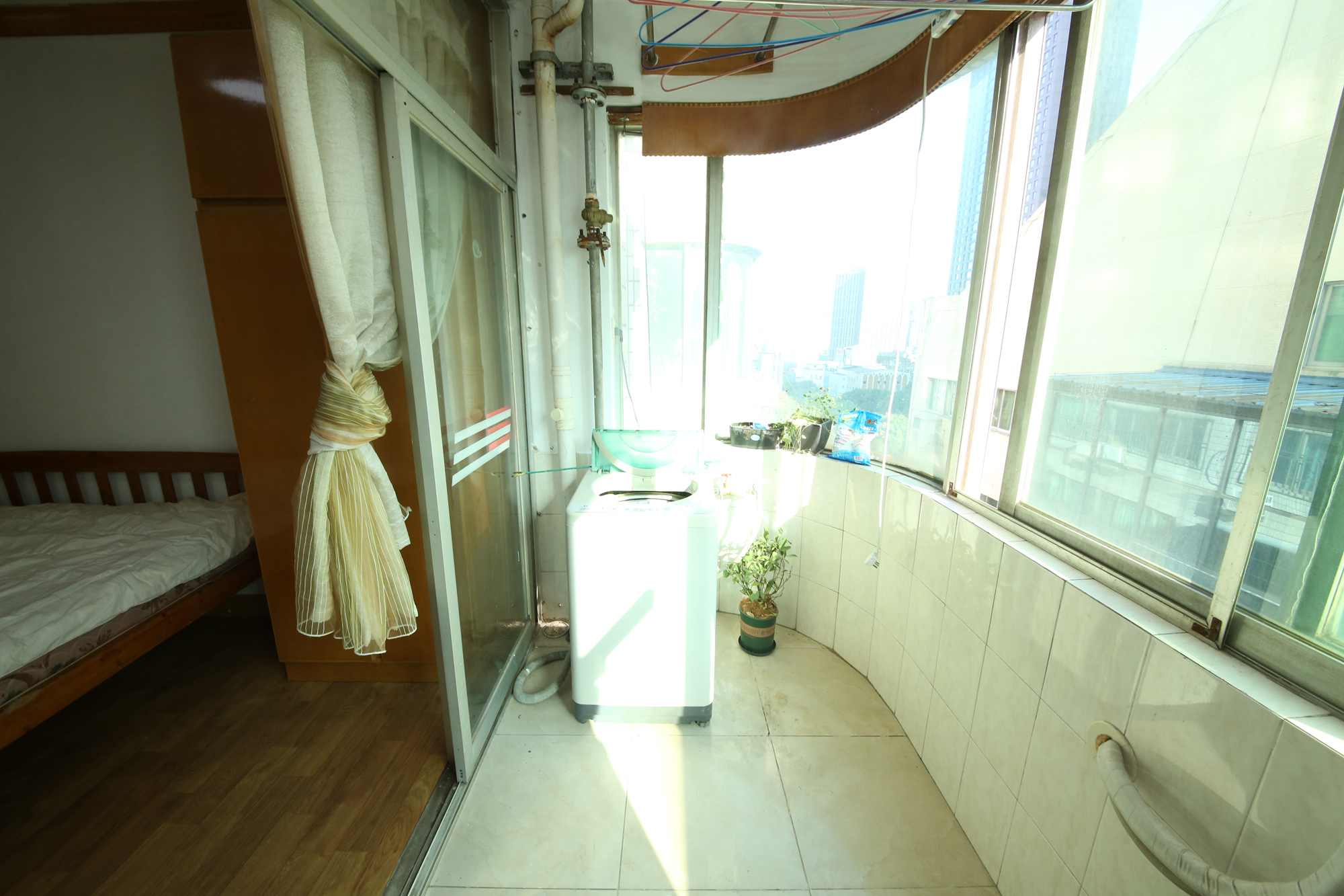 建工集团单位房  2室2厅1卫    104.0万阳台