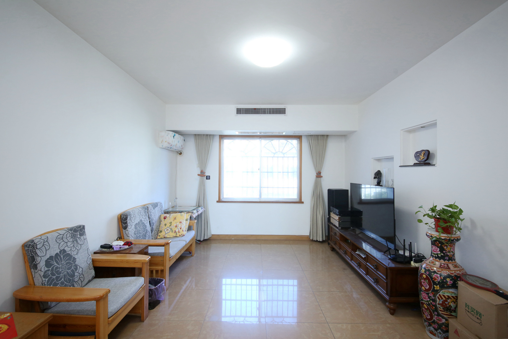 安全厅宿舍阳光小区（湘湖渔场阳光小区)  3室2厅1卫   89.90万客厅