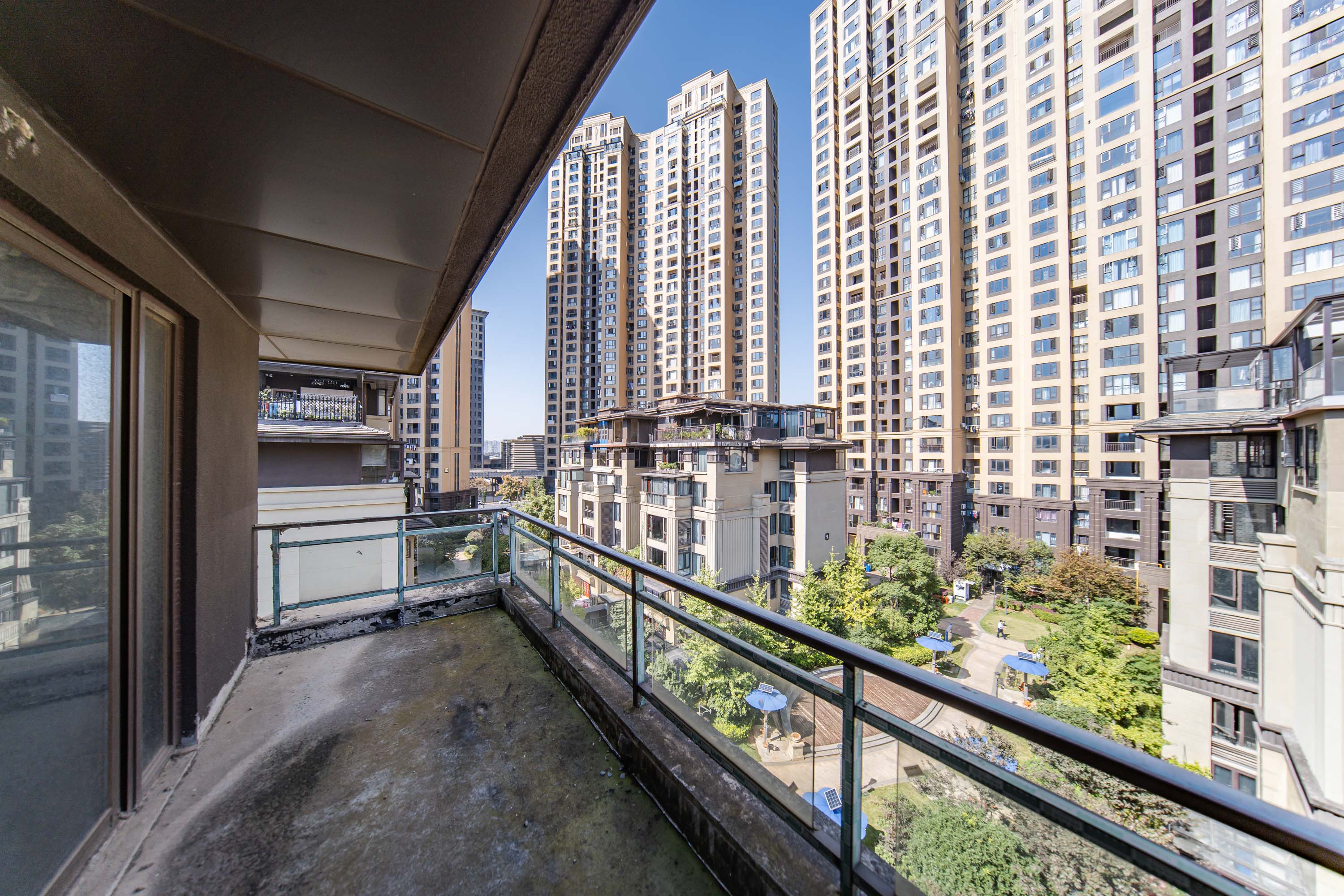 洋湖18克拉（旷远洋湖18克拉）  6室2厅3卫   479.90万阳台