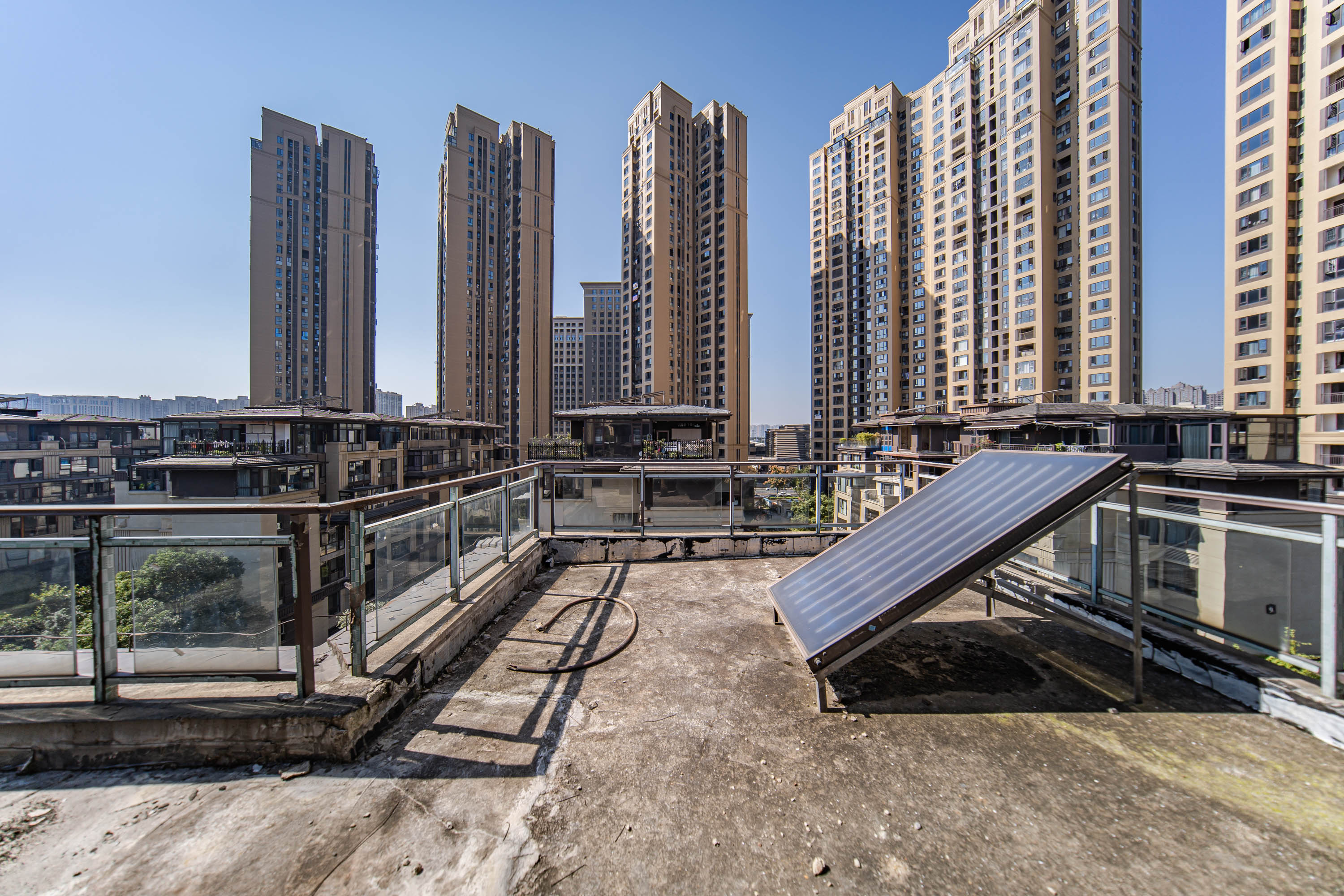 洋湖18克拉（旷远洋湖18克拉）  6室2厅3卫   479.90万阳台