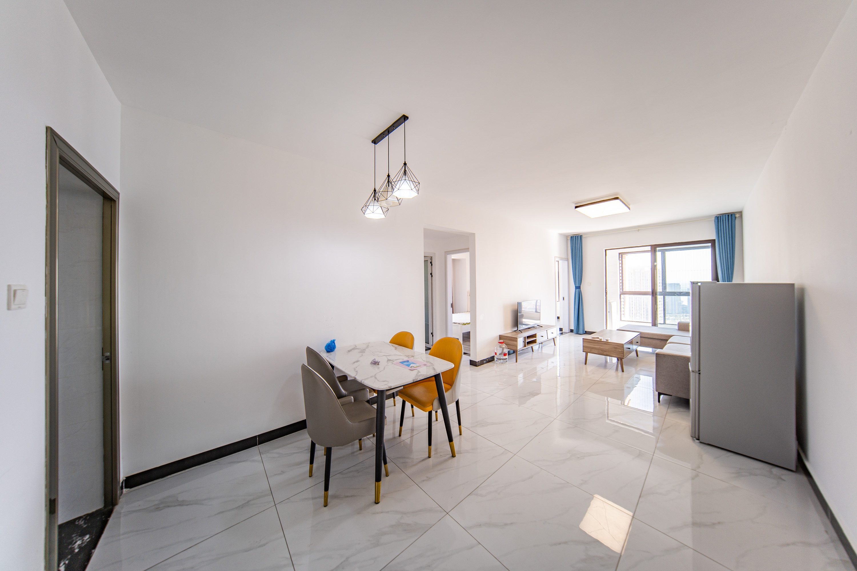 洋湖18克拉（旷远洋湖18克拉）  3室2厅1卫    92.8万客厅