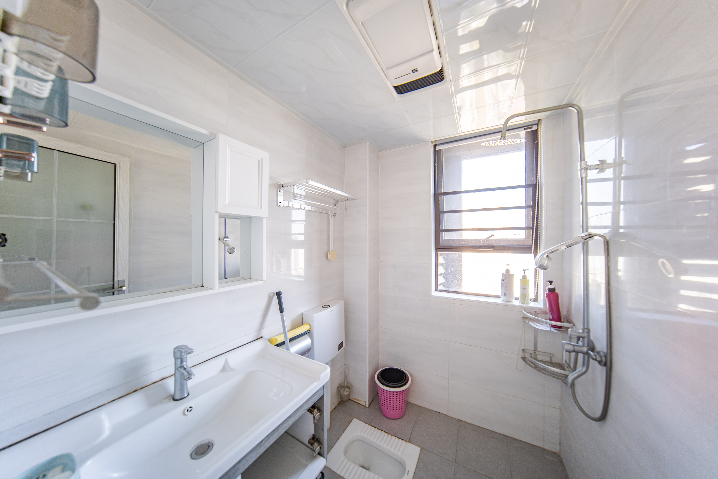 洋湖18克拉（旷远洋湖18克拉）  3室2厅1卫    92.8万卫生间