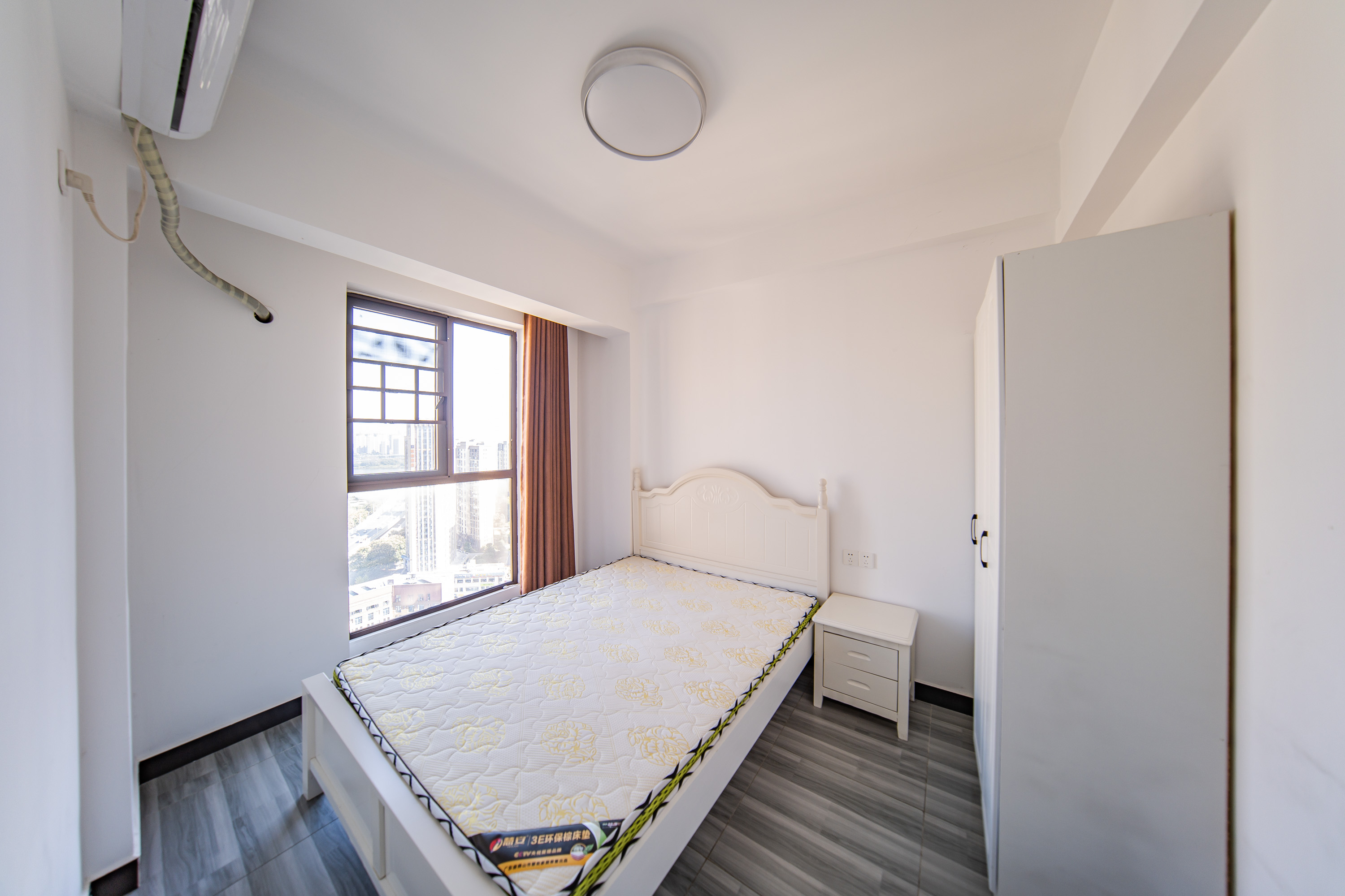 洋湖18克拉（旷远洋湖18克拉）  3室2厅1卫    92.8万卧室