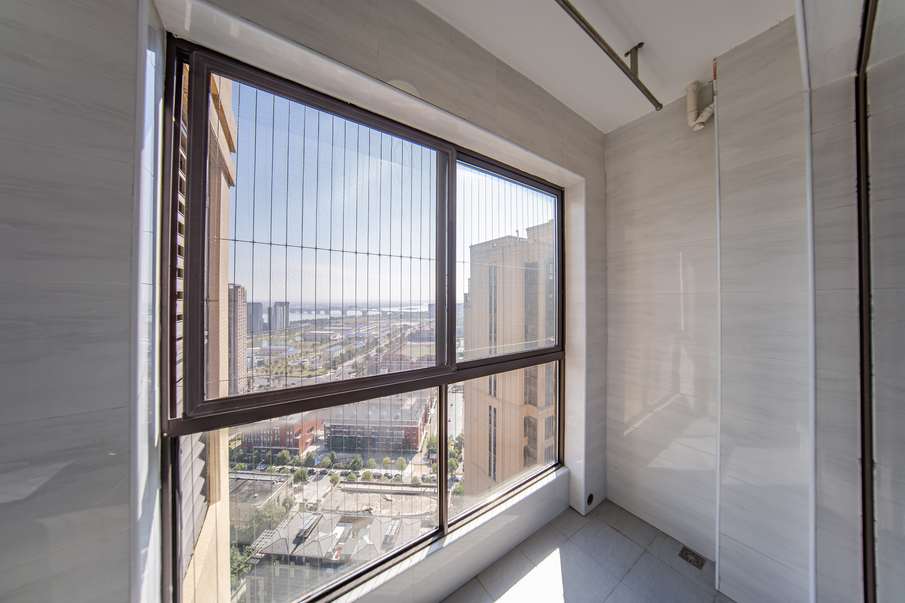 洋湖18克拉（旷远洋湖18克拉）  3室2厅1卫    92.8万阳台