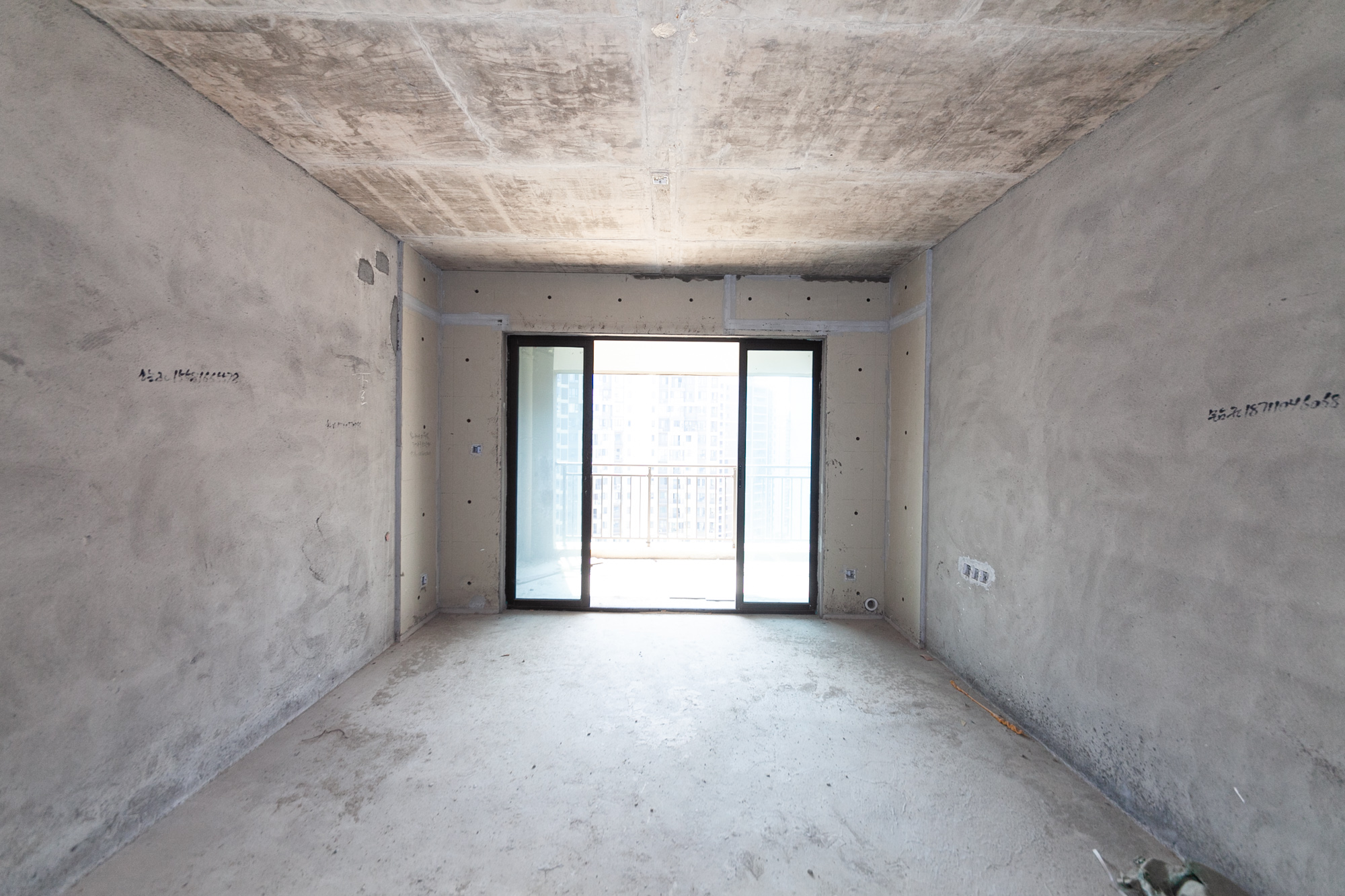 长燃润和天地(长润小区印湘江) 4室2厅2卫 117.0万 长燃润和天地(长润小区印湘江) 4室2厅2卫 117.0万客厅