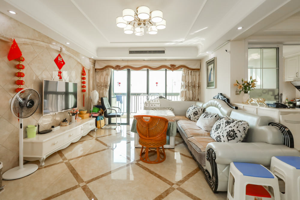 钰龙天下一期 3室2厅1卫 320.0万