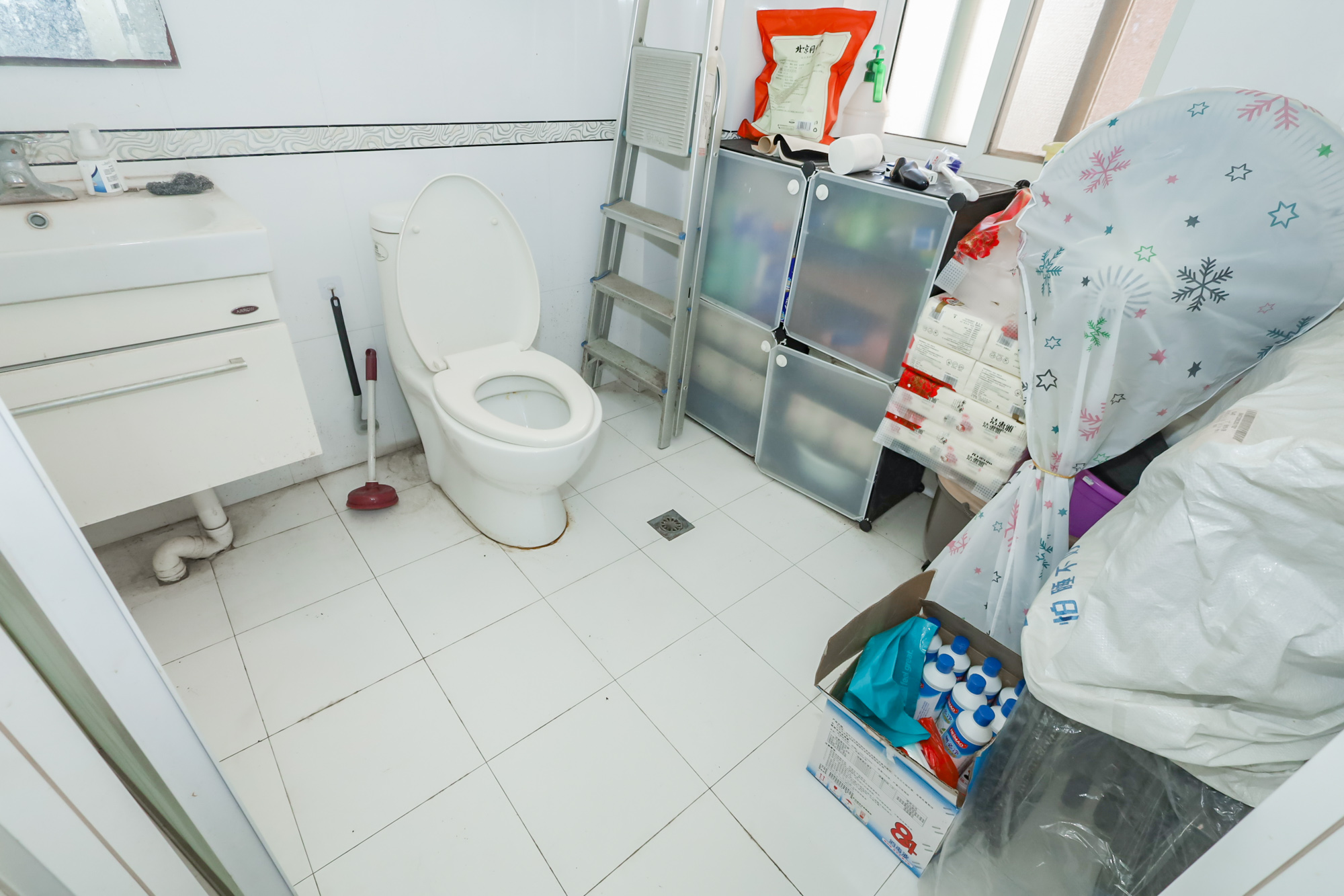 长房西郡  3室2厅2卫   89.80万卫生间