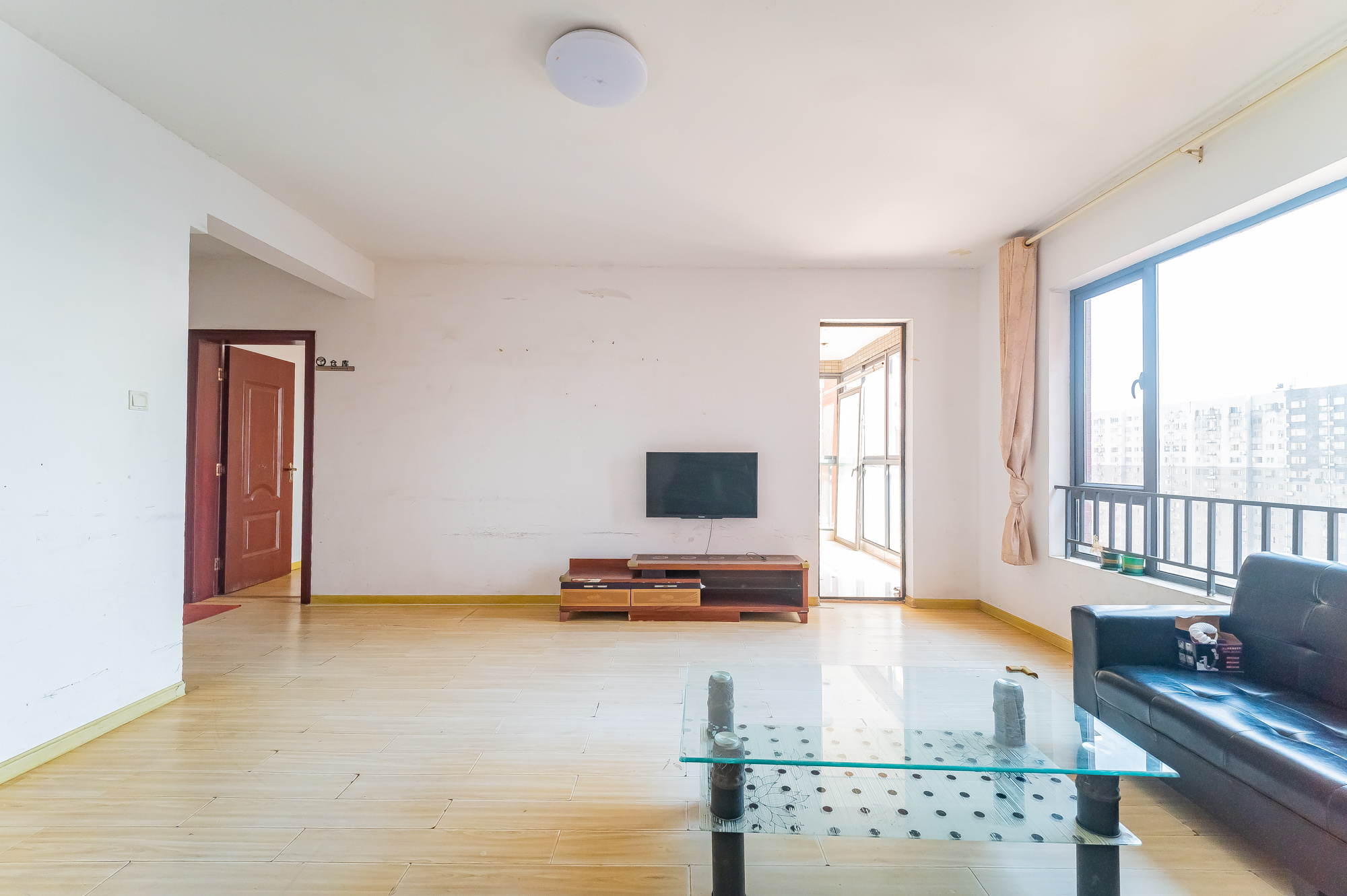 华润凤凰城二期  3室2厅2卫    65.0万 华润凤凰城二期  3室2厅2卫    65.0万客厅