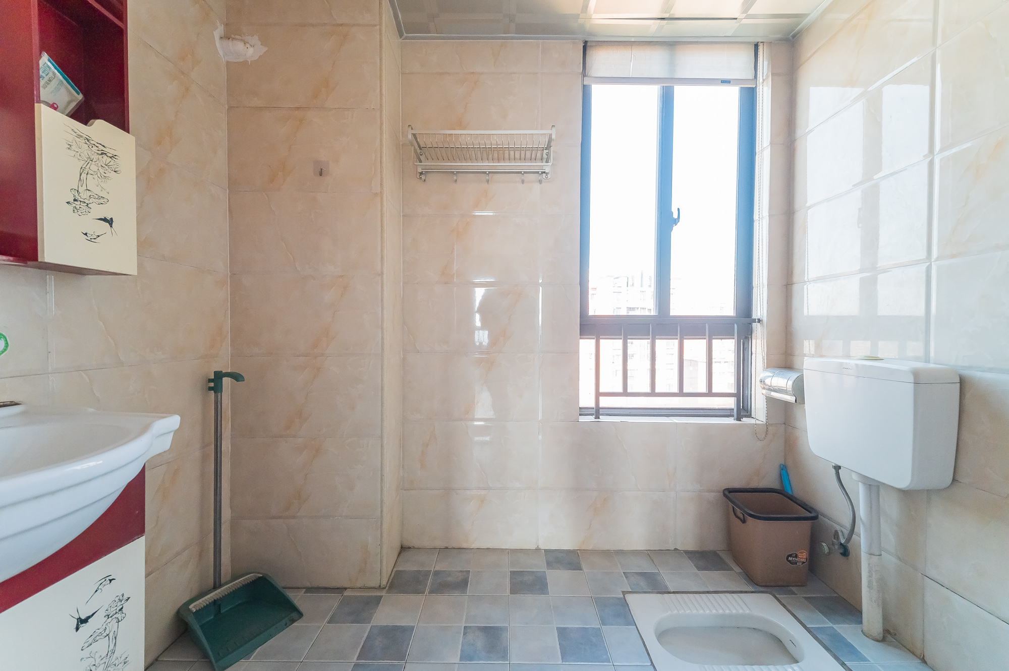 华润凤凰城二期  3室2厅2卫    65.0万 华润凤凰城二期  3室2厅2卫    65.0万卫生间